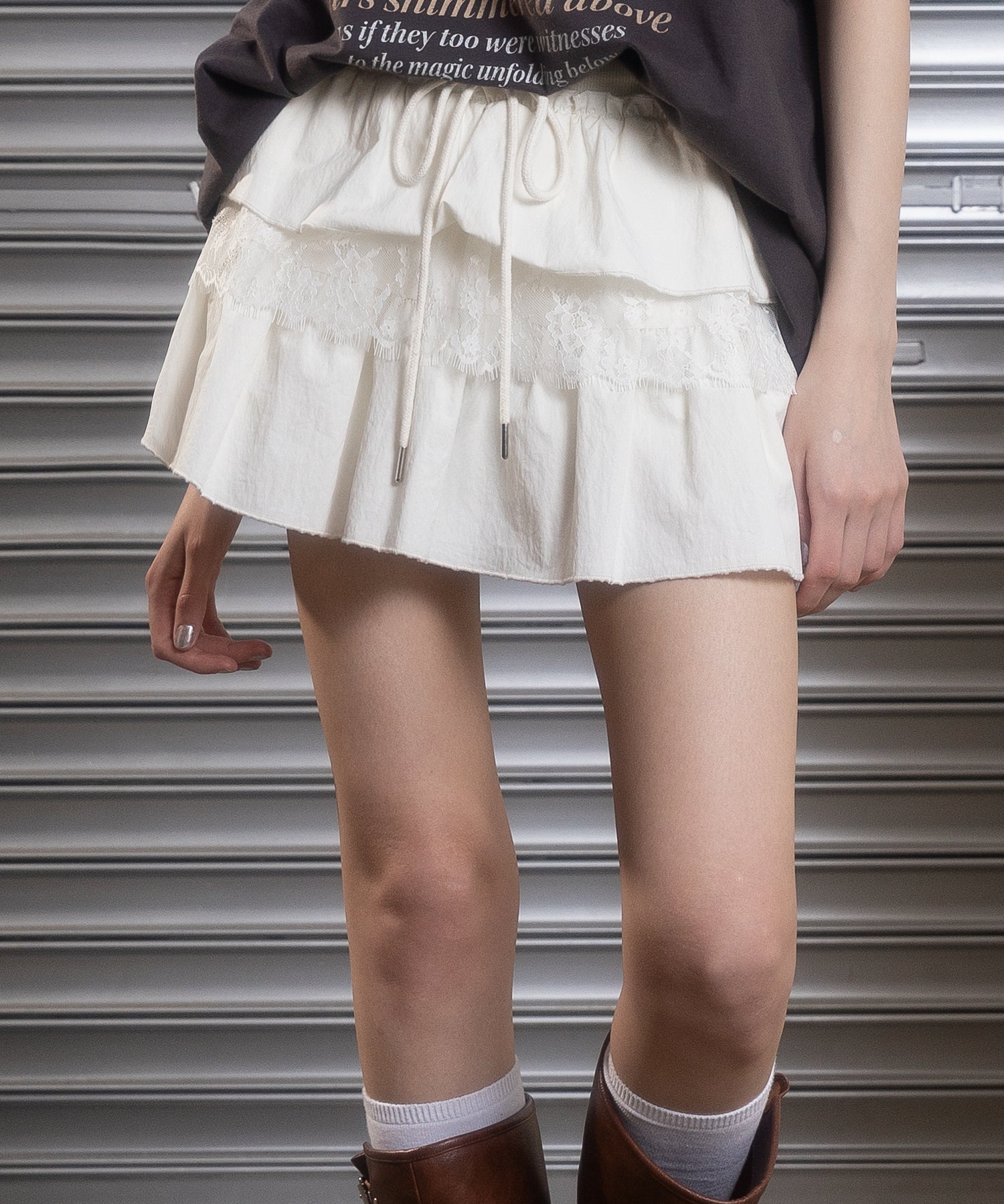 MODEL:172cm/COLOR:WHITE/SIZE:F