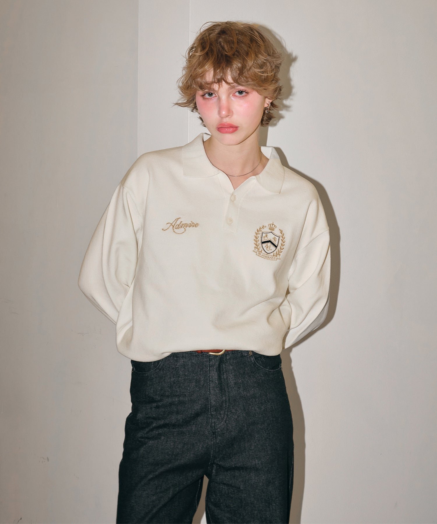 エンブレムロゴステッチニット