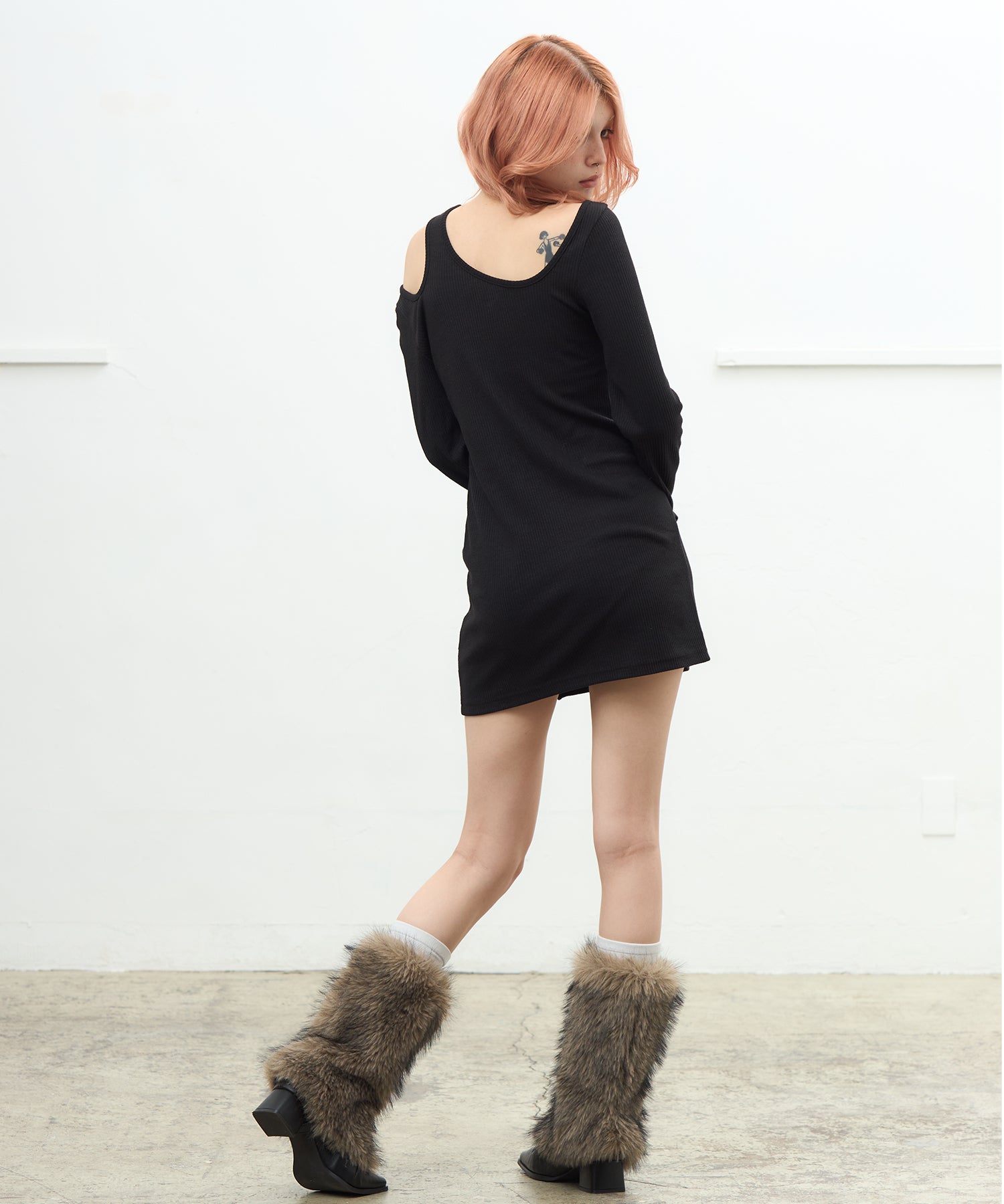 MODEL:170cm/COLOR:BLACK/SIZE:M
