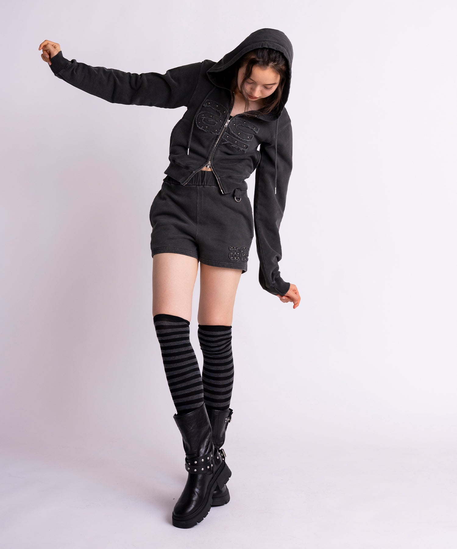 MODEL:171cm/COLOR:BLACK/SIZE:F