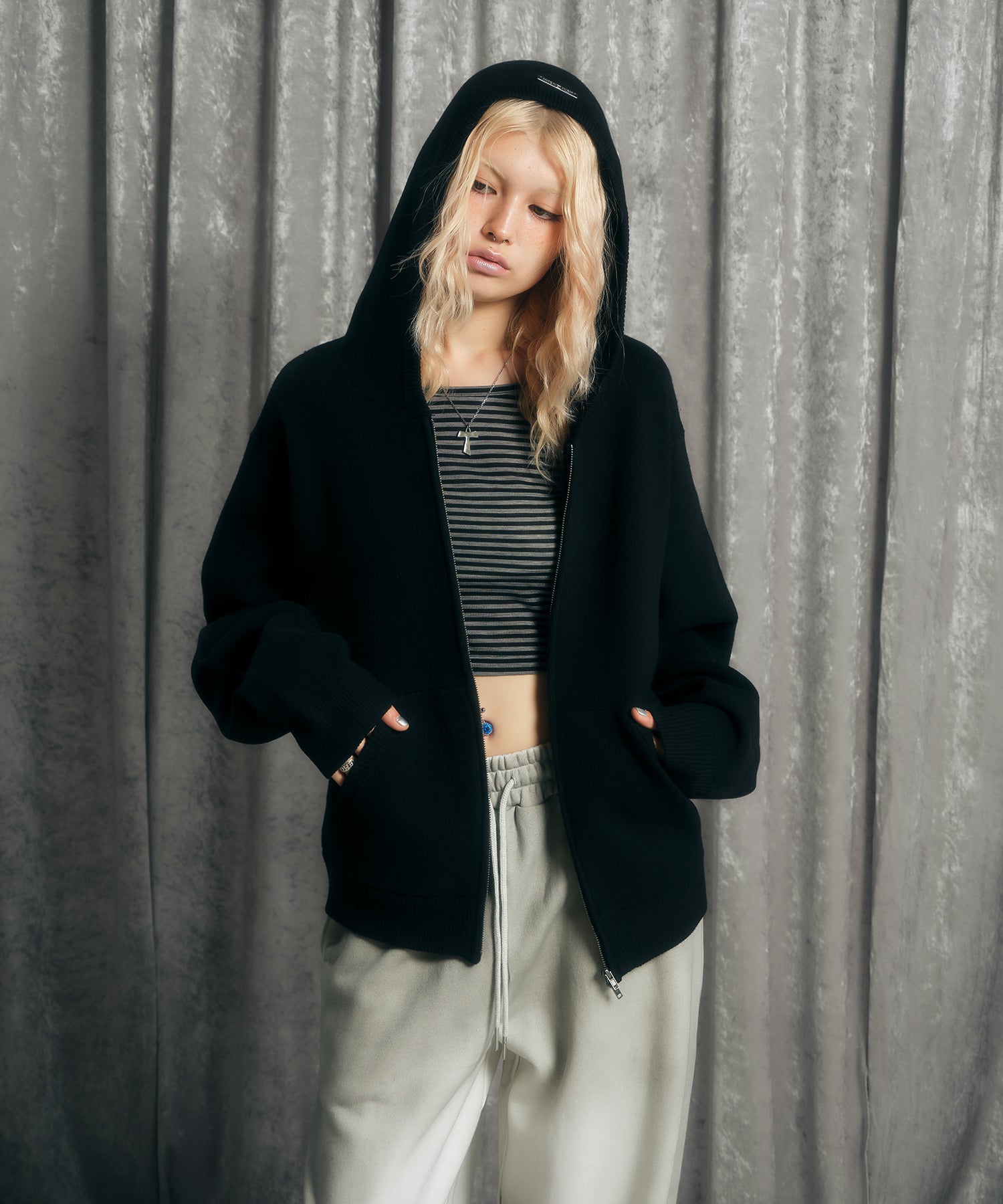 MODEL:170cm/COLOR:BLACK/SIZE:F