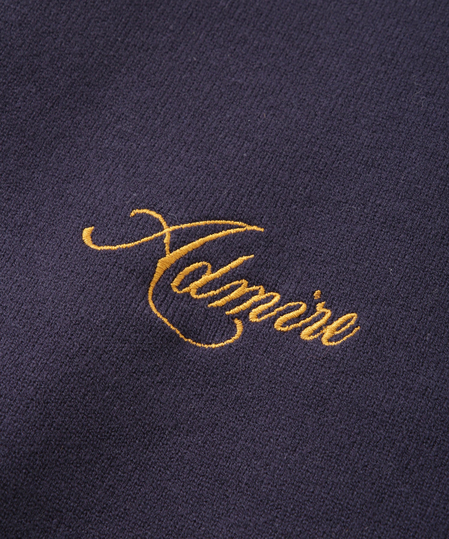 エンブレムロゴステッチニット