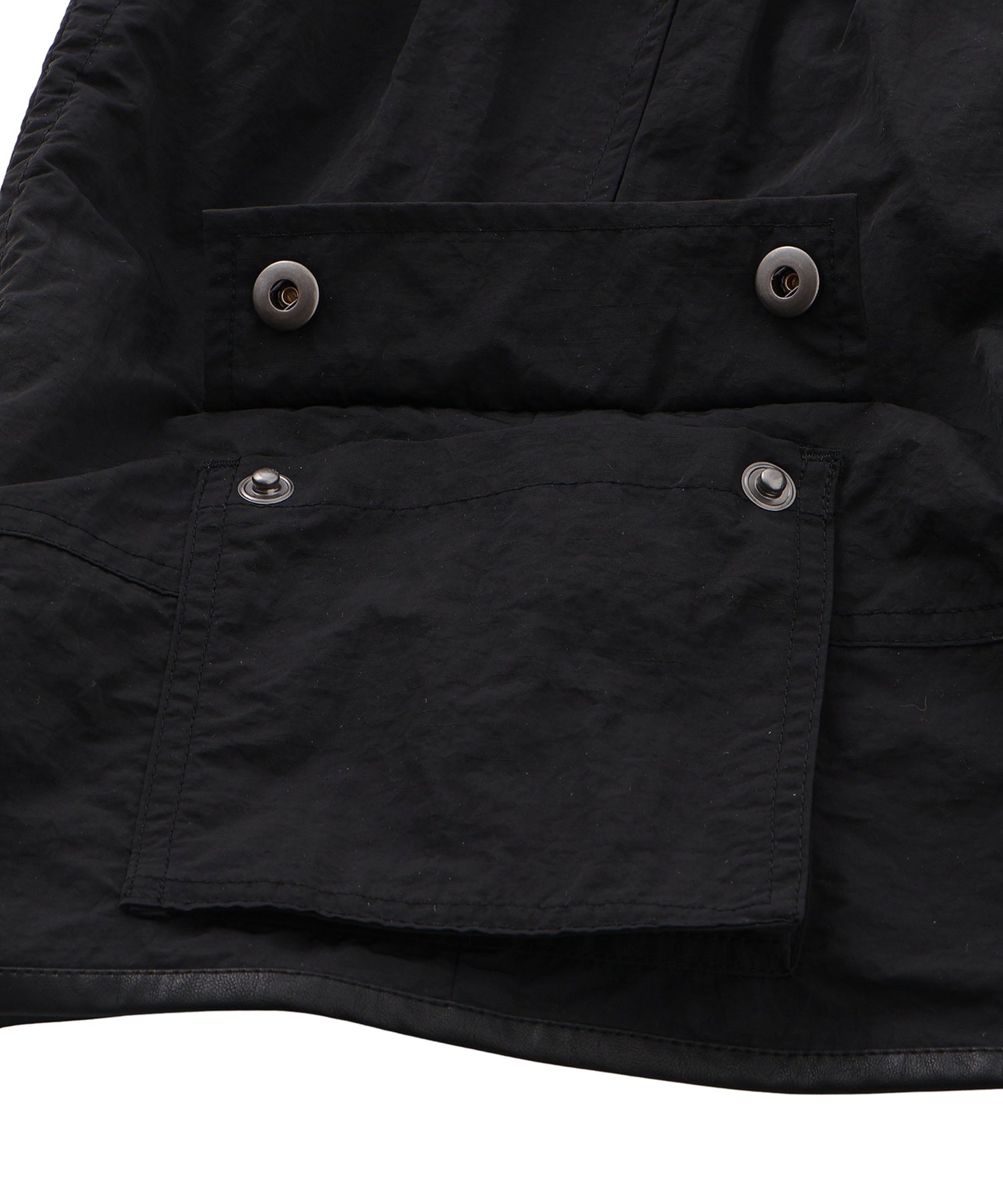 レザーパンピングナイロンミニスカート