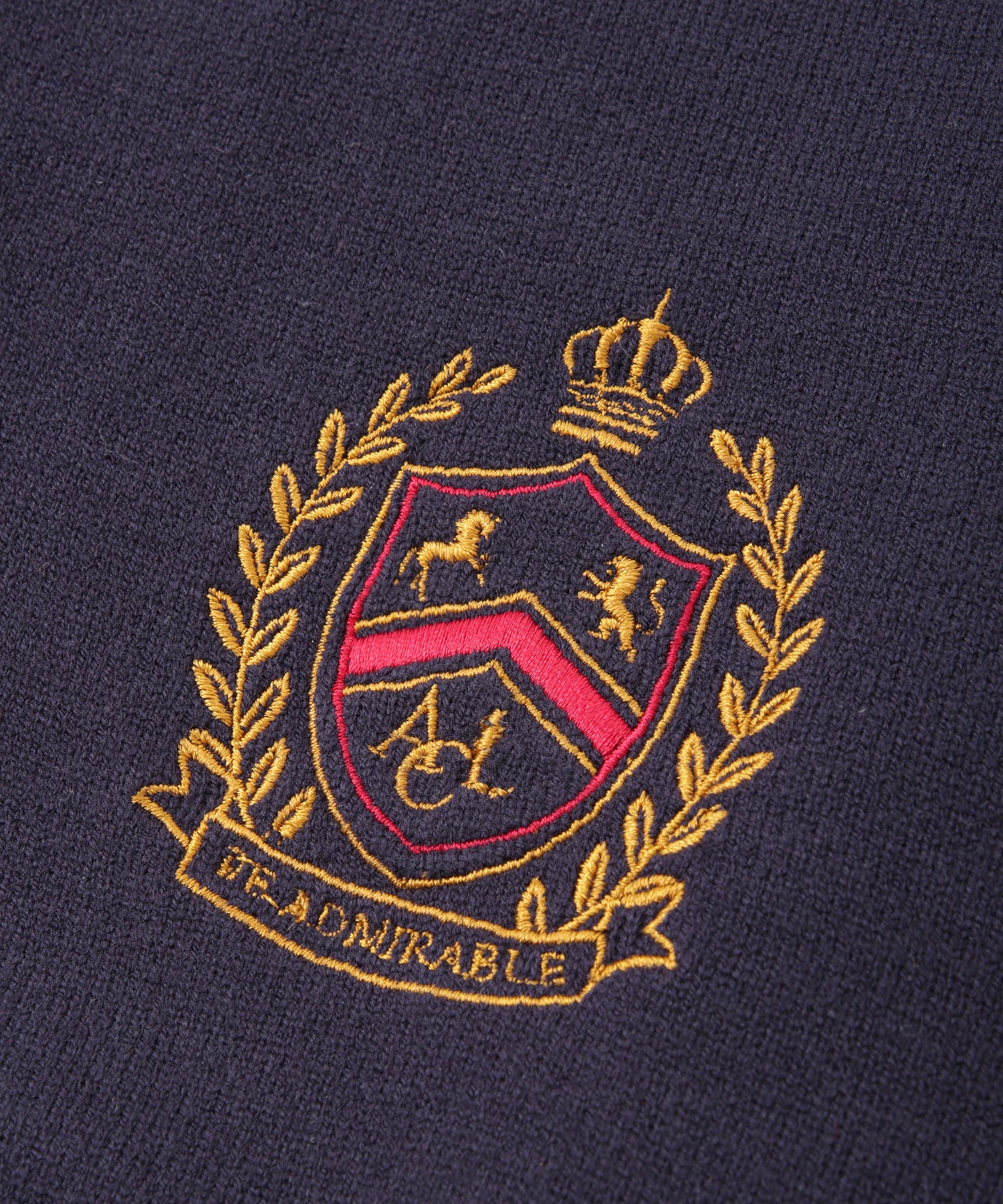 エンブレムロゴステッチニット