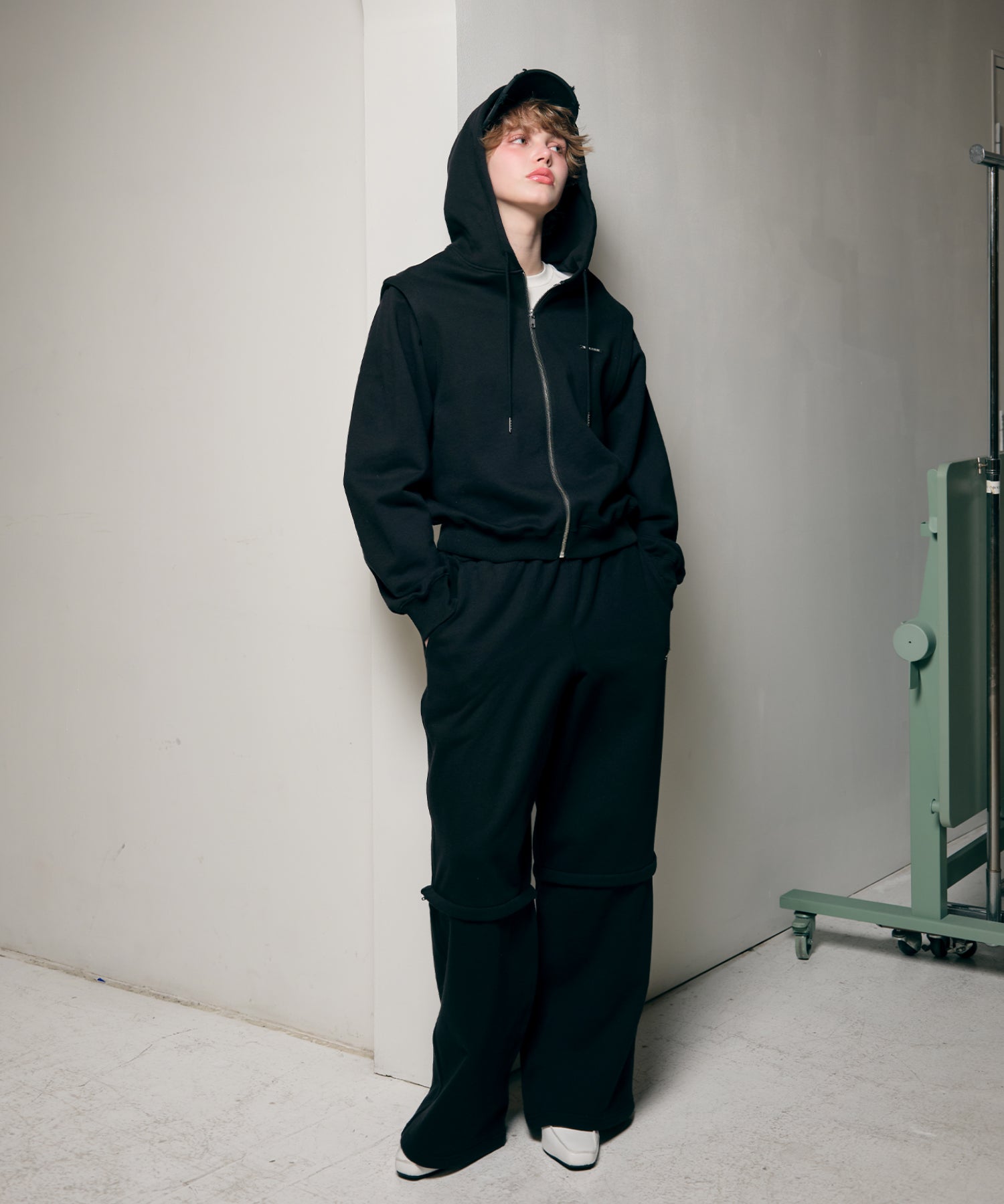 MODEL:170cm/COLOR:BLACK/SIZE:F