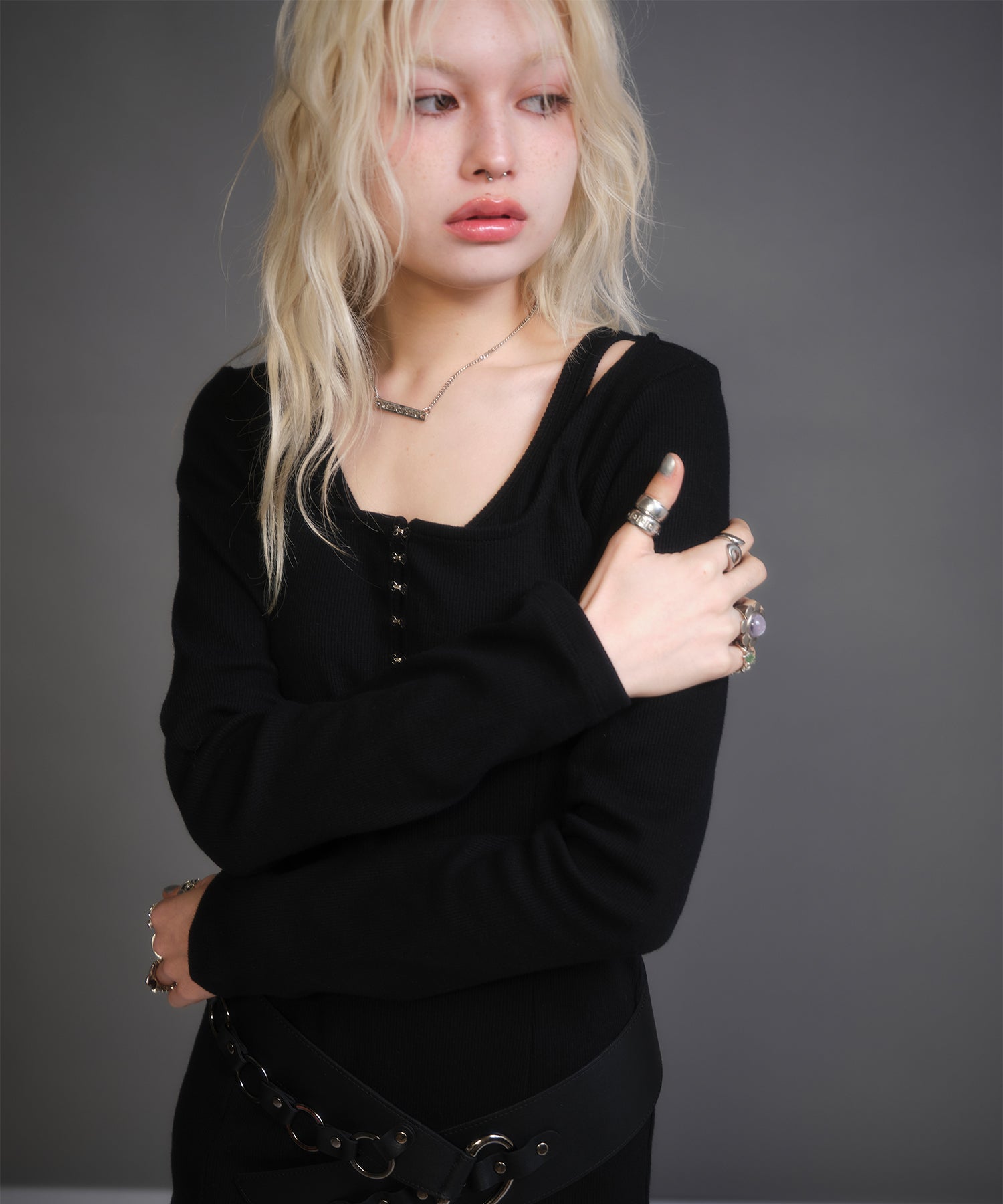 MODEL:170cm/COLOR:BLACK/SIZE:F