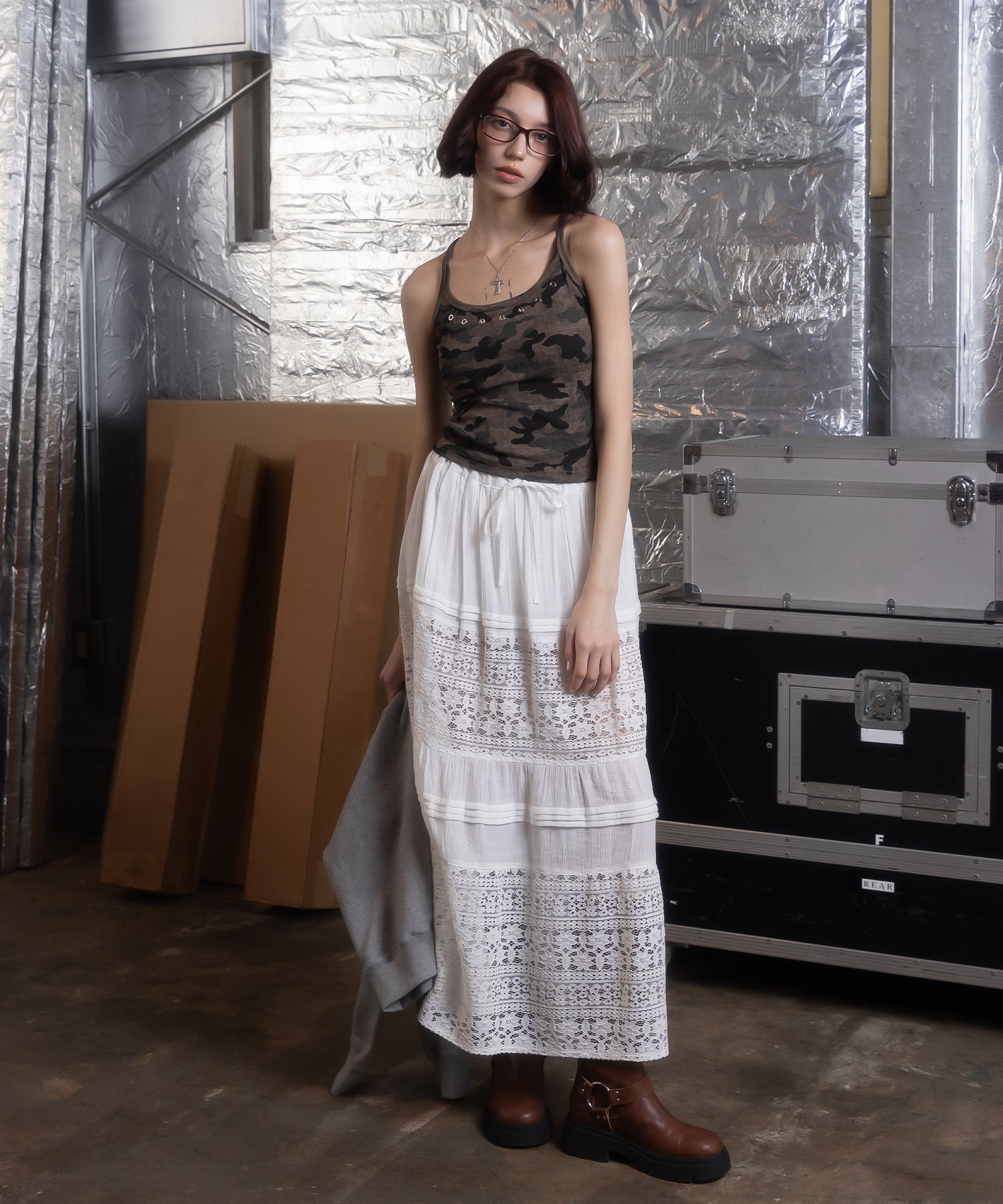 MODEL:172cm/COLOR:WHITE/SIZE:F