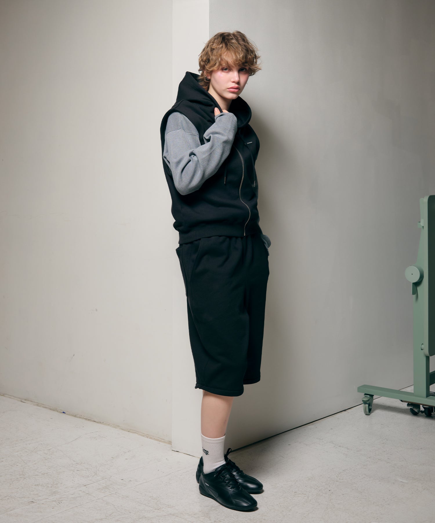 MODEL:170cm/COLOR:BLACK/SIZE:F