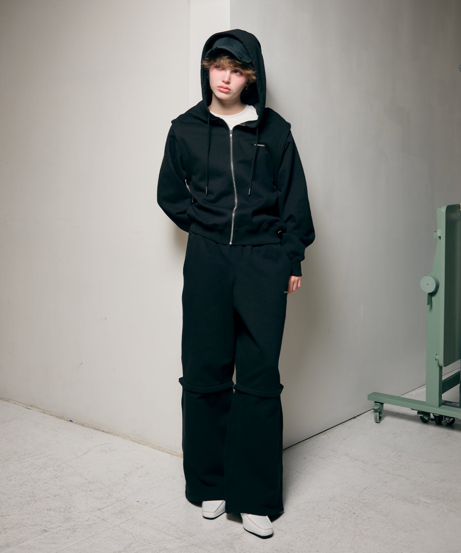 MODEL:170cm/COLOR:BLACK/SIZE:F