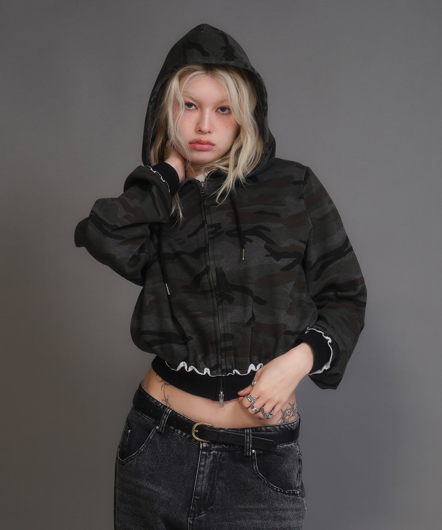 MODEL:170cm/COLOR:BLACK/SIZE:F