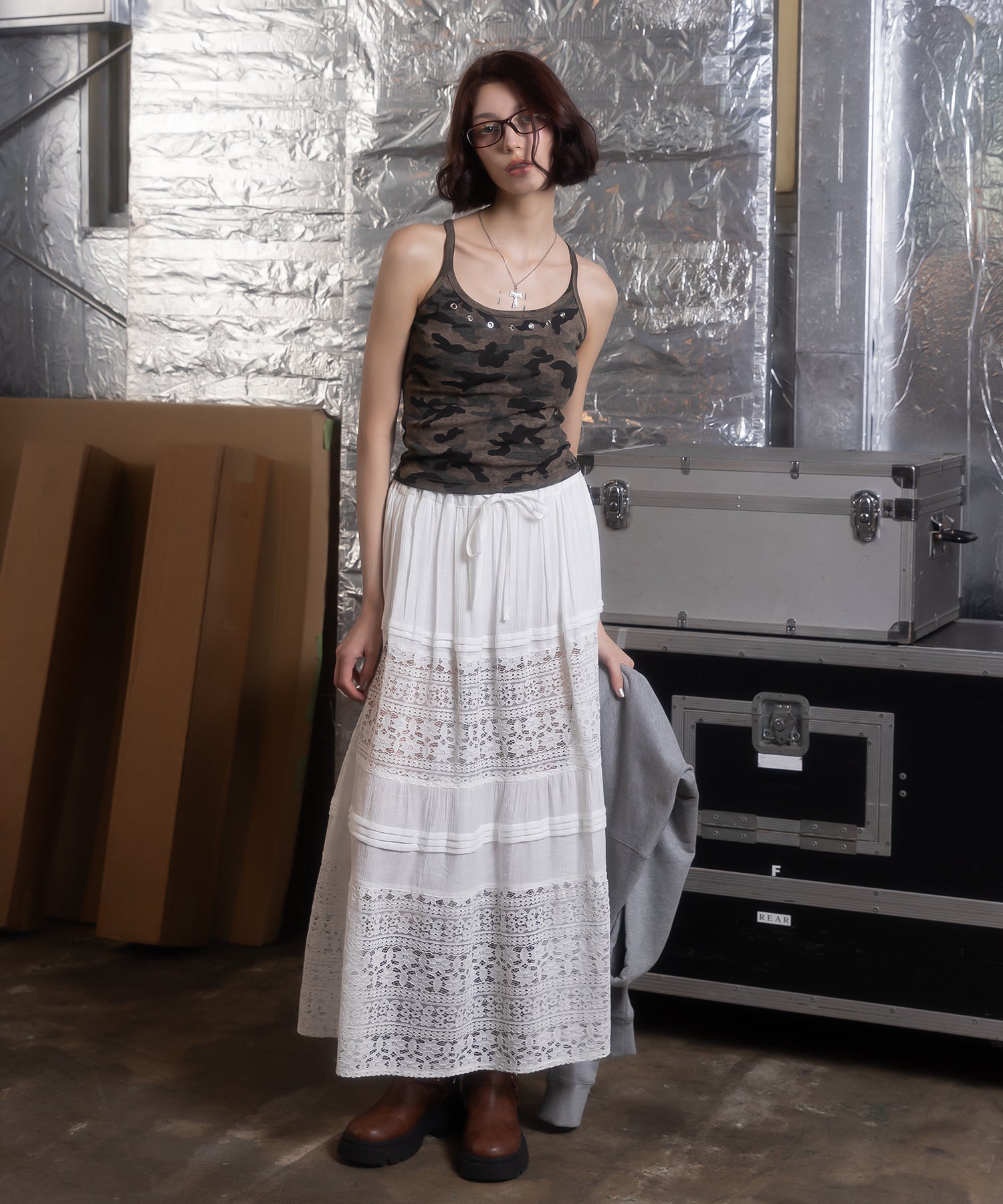 MODEL:172cm/COLOR:WHITE/SIZE:F