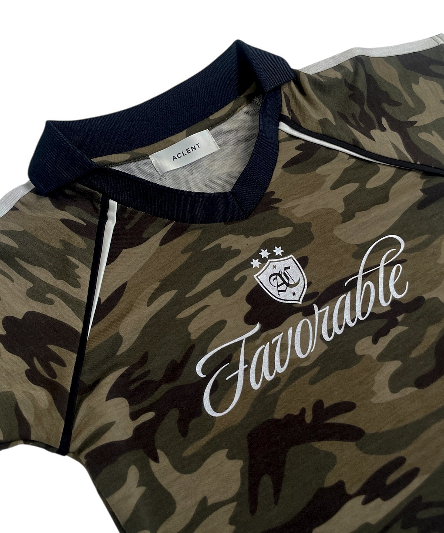 Compact uniform tee