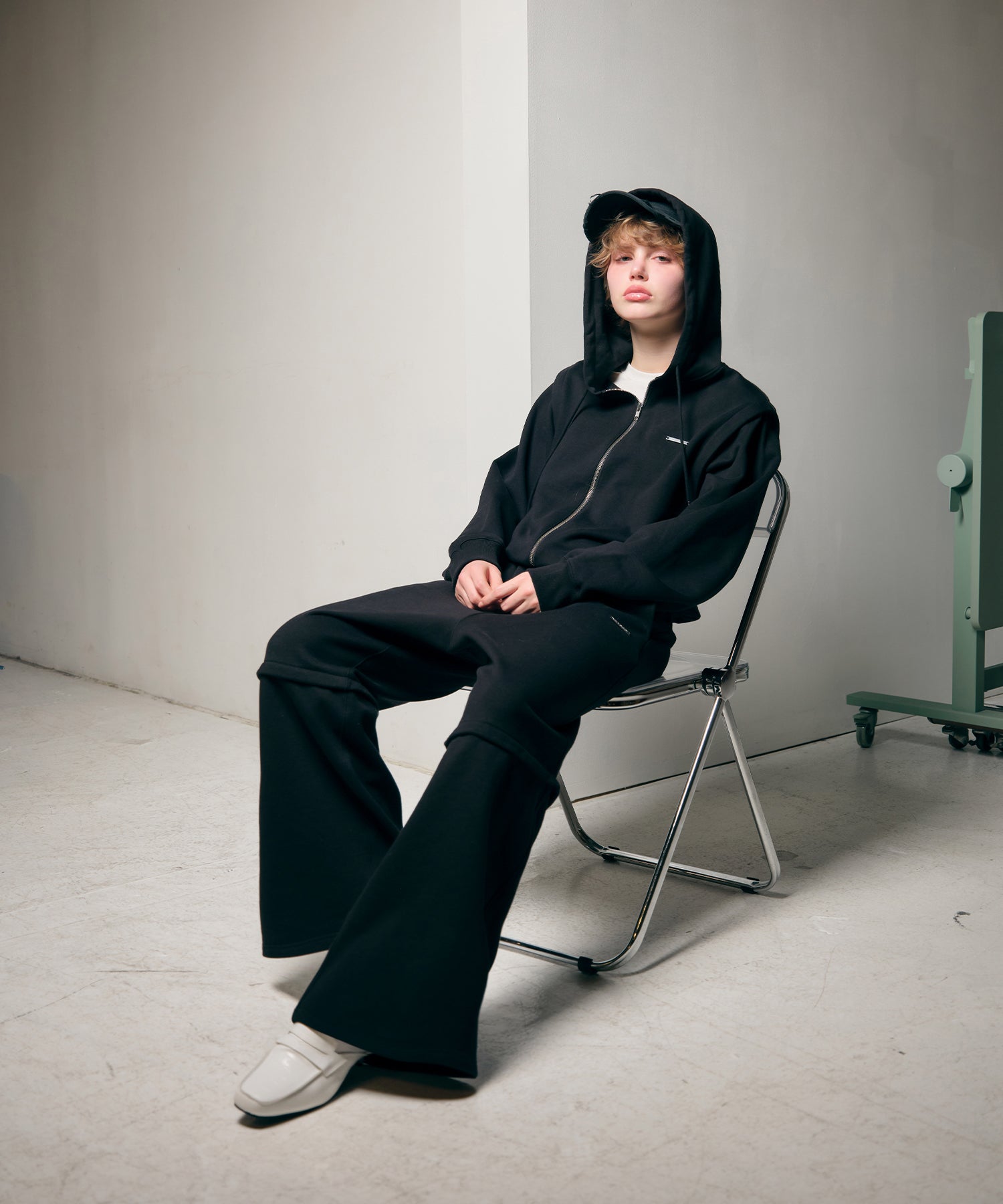 MODEL:170cm/COLOR:BLACK/SIZE:F