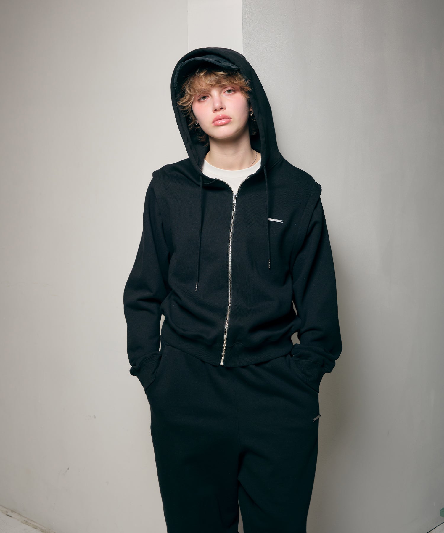 MODEL:170cm/COLOR:BLACK/SIZE:F