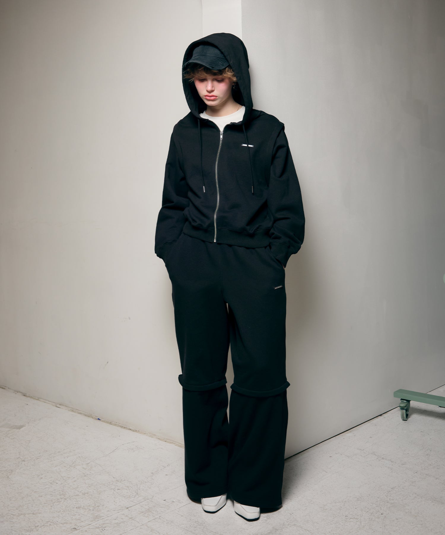 MODEL:170cm/COLOR:BLACK/SIZE:F