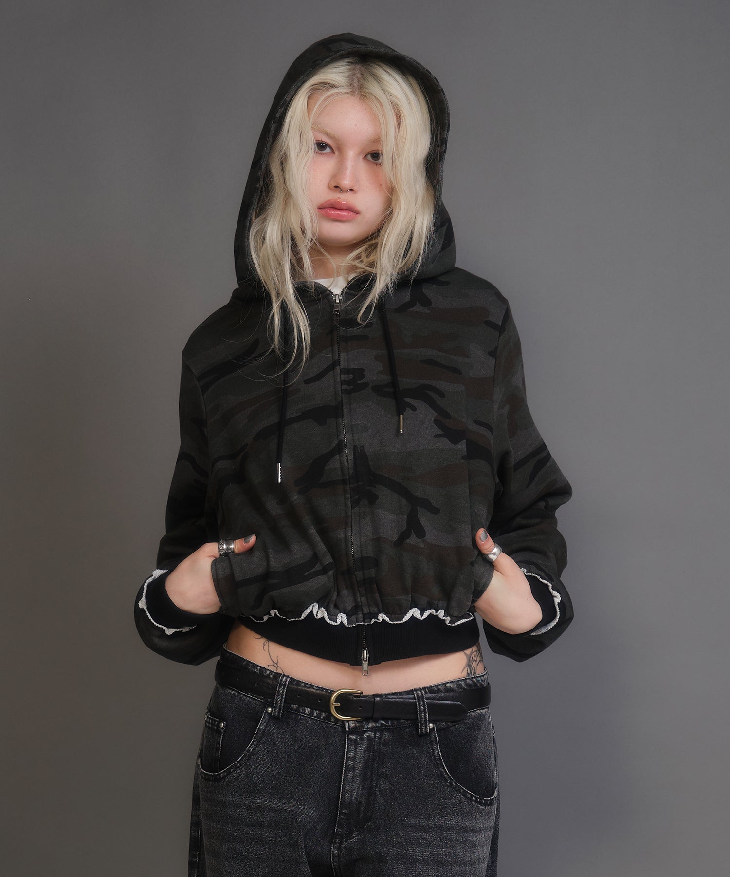 MODEL:170cm/COLOR:BLACK/SIZE:F