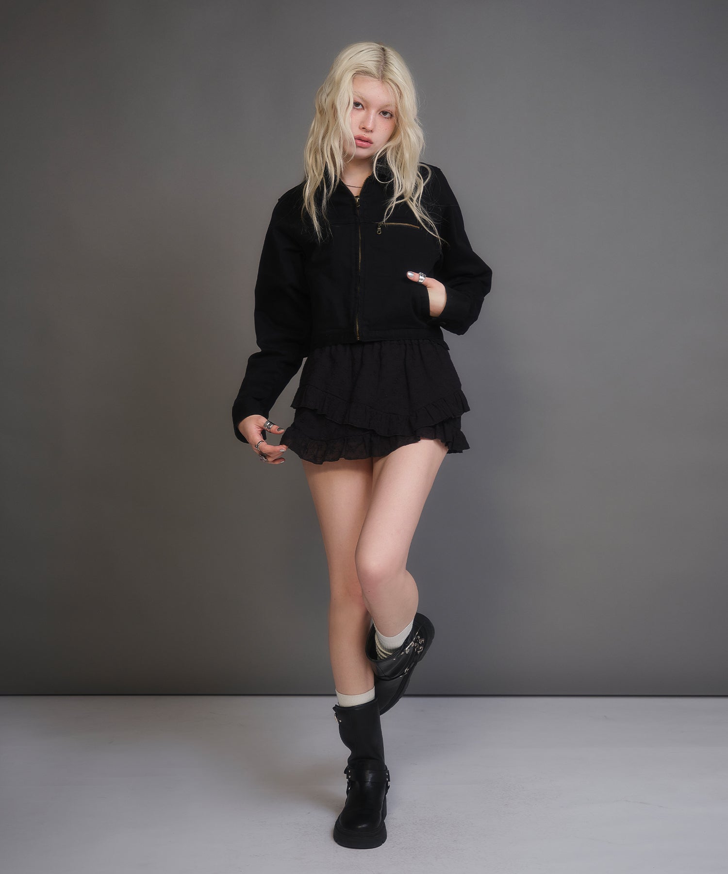 MODEL:170cm/COLOR:BLACK/SIZE:F