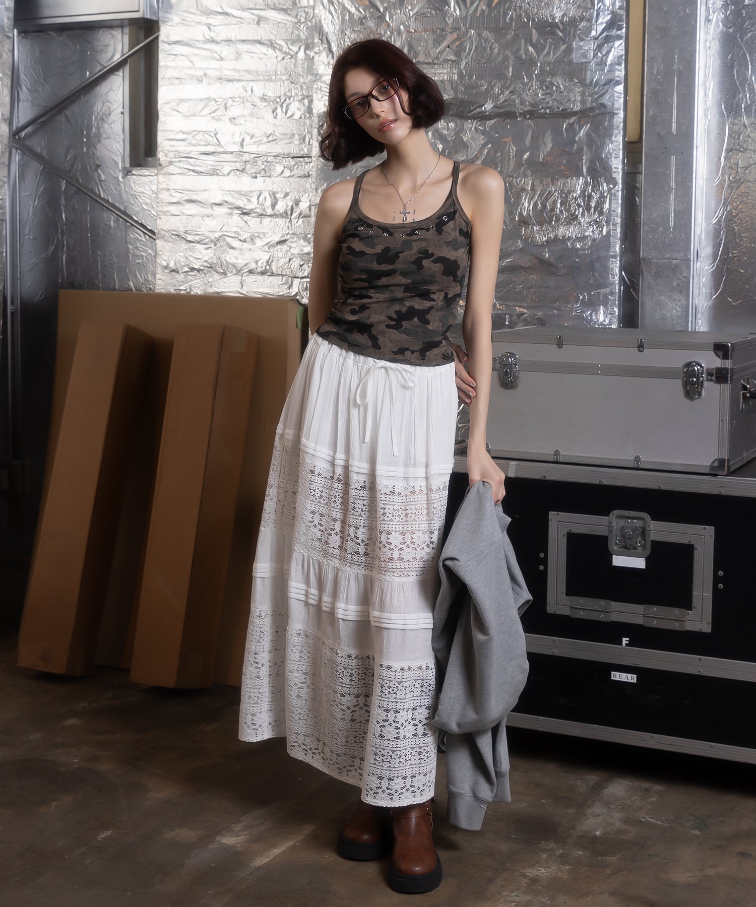 MODEL:172cm/COLOR:WHITE/SIZE:F