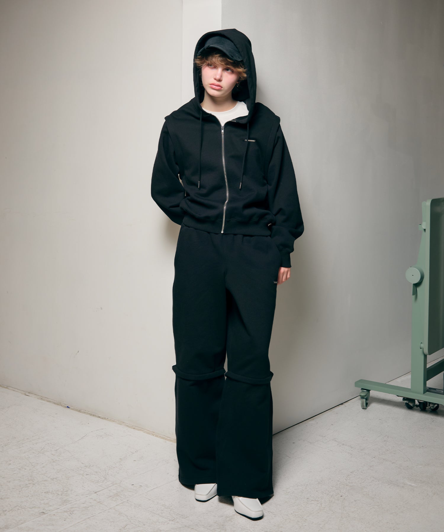 MODEL:170cm/COLOR:BLACK/SIZE:F