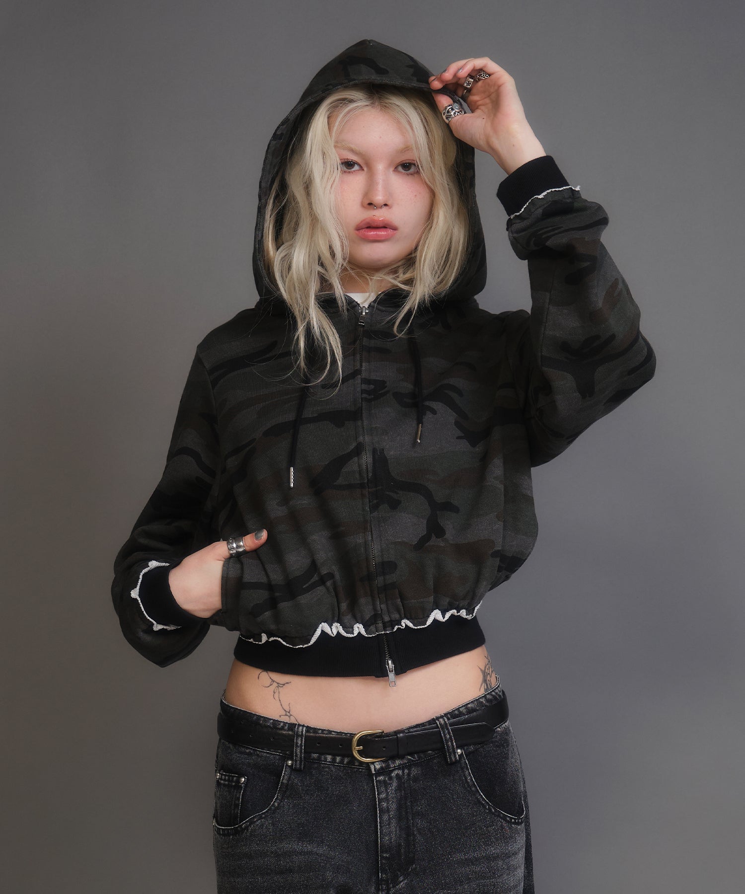 MODEL:170cm/COLOR:BLACK/SIZE:F