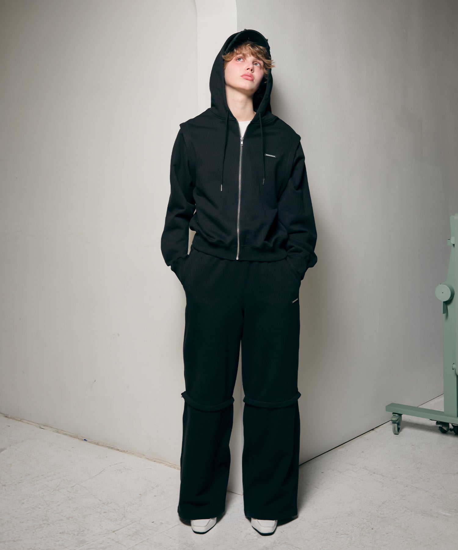 MODEL:170cm/COLOR:BLACK/SIZE:F