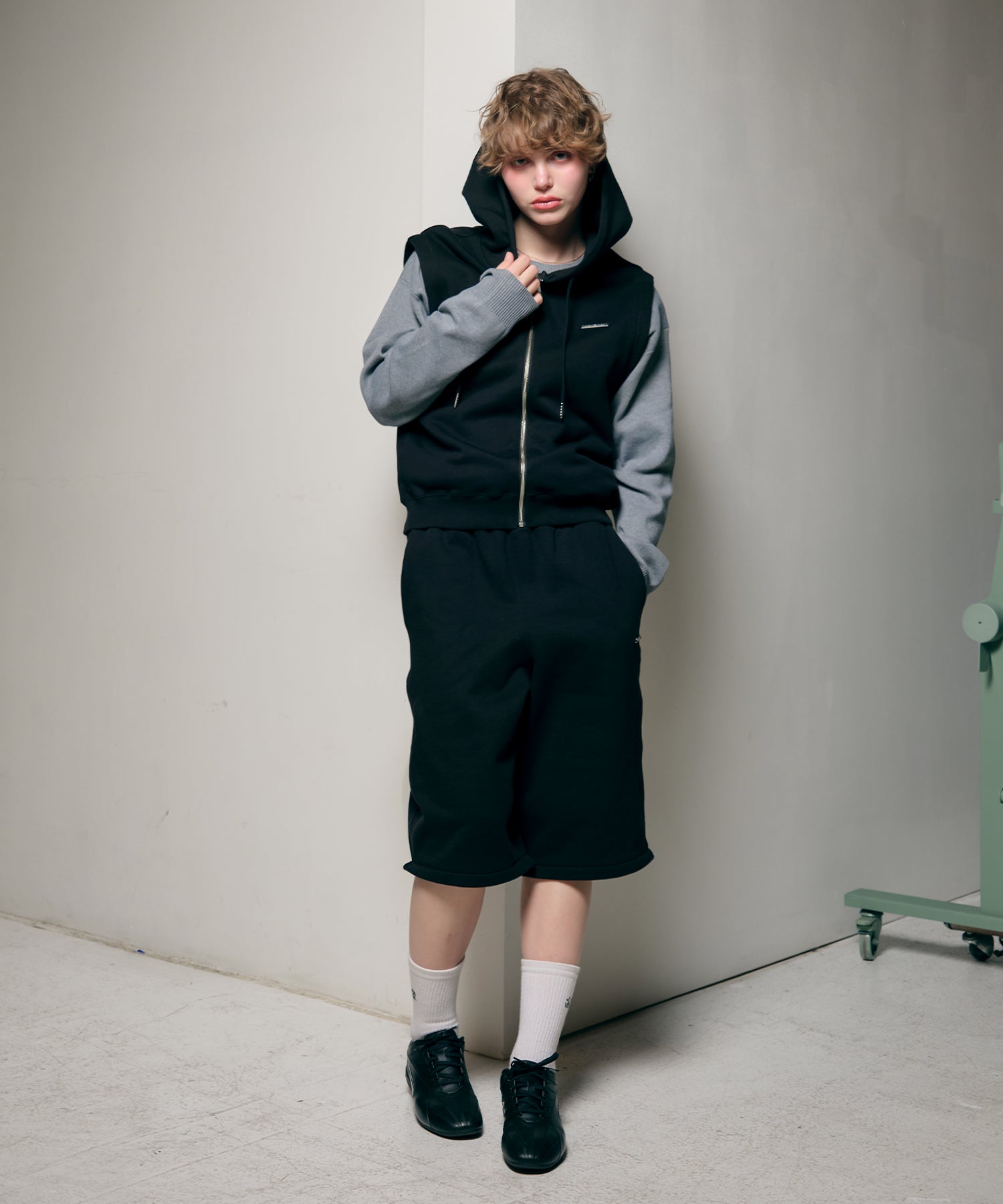 MODEL:170cm/COLOR:BLACK/SIZE:F