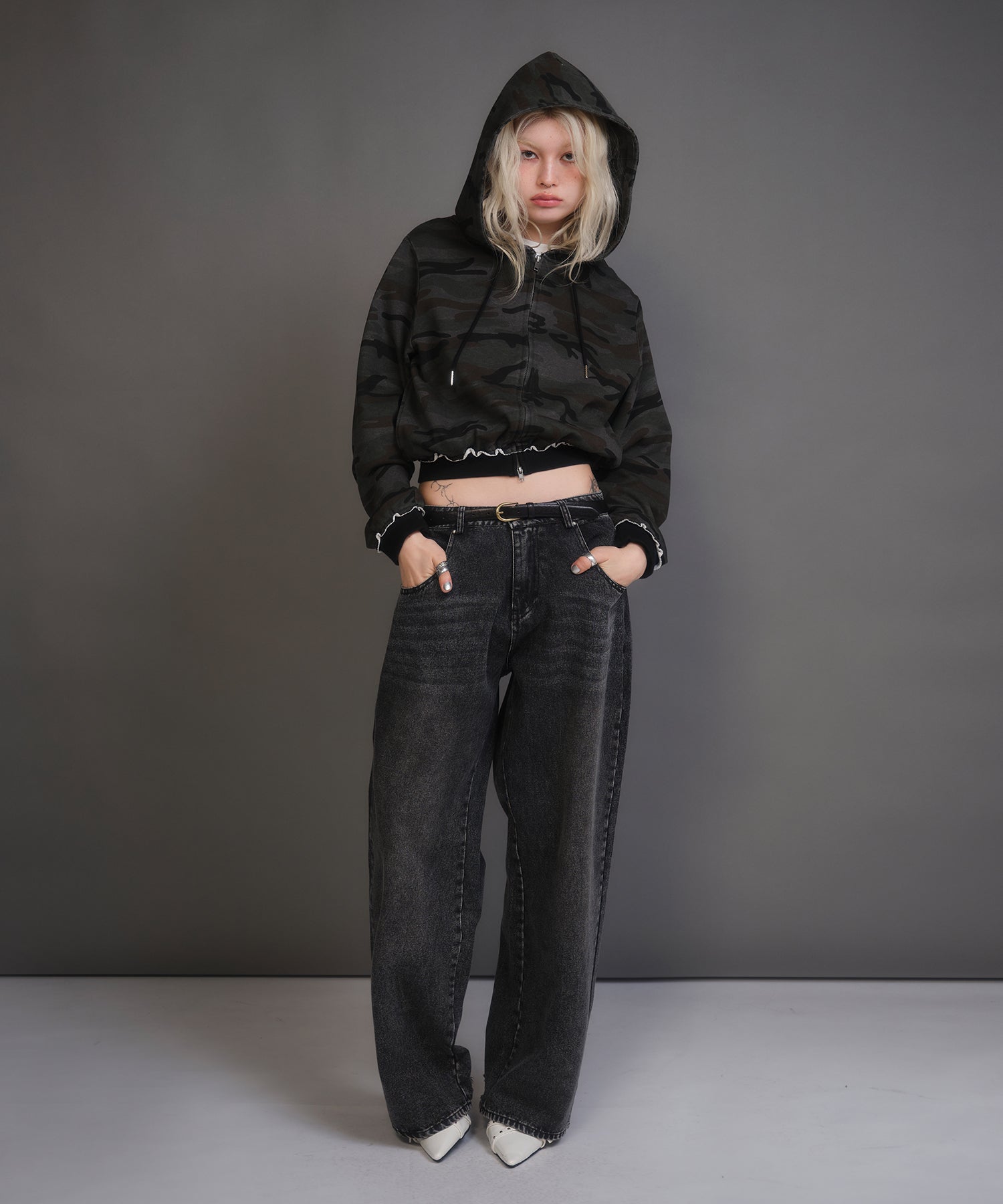 MODEL:170cm/COLOR:BLACK/SIZE:F