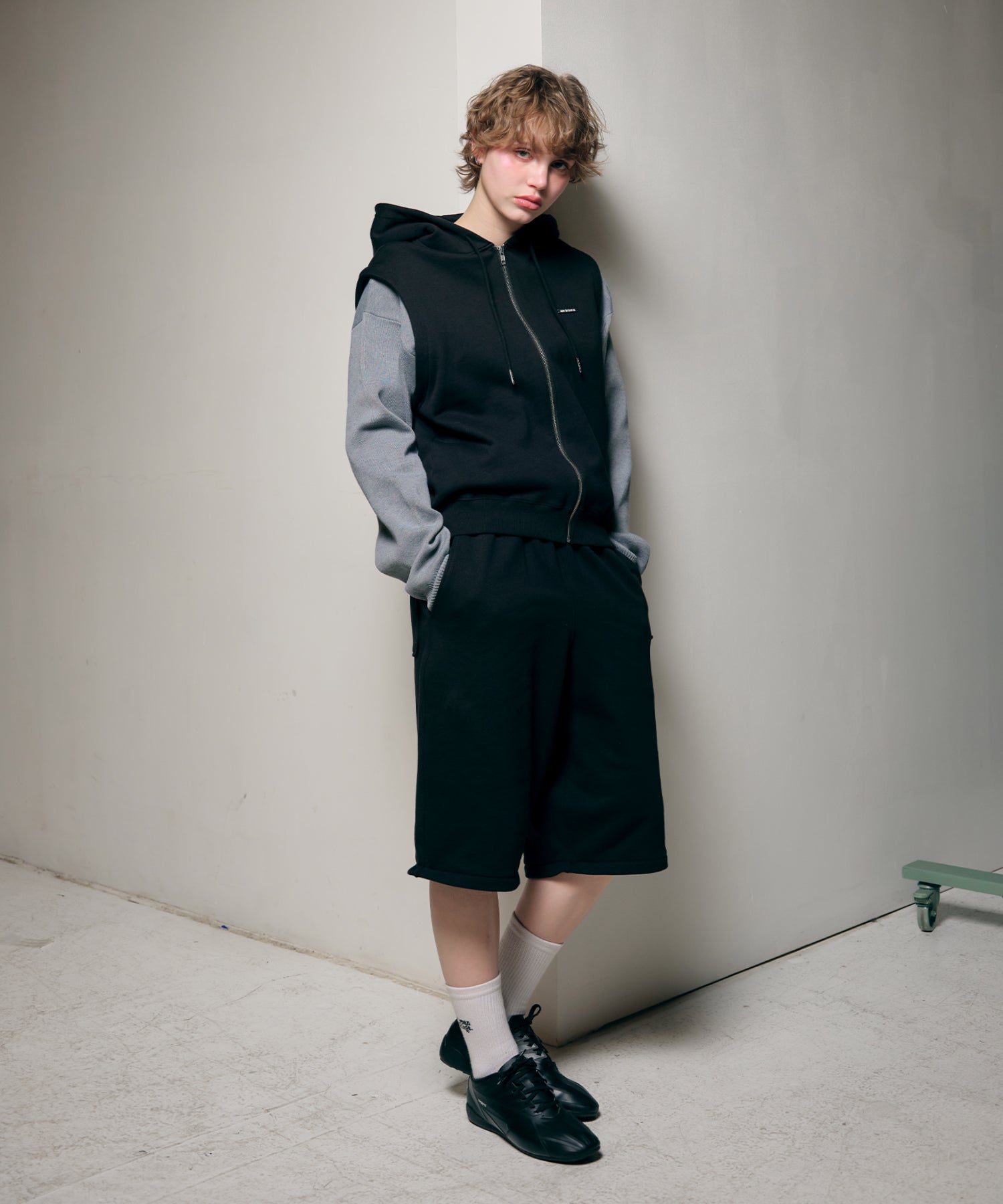 MODEL:170cm/COLOR:BLACK/SIZE:F