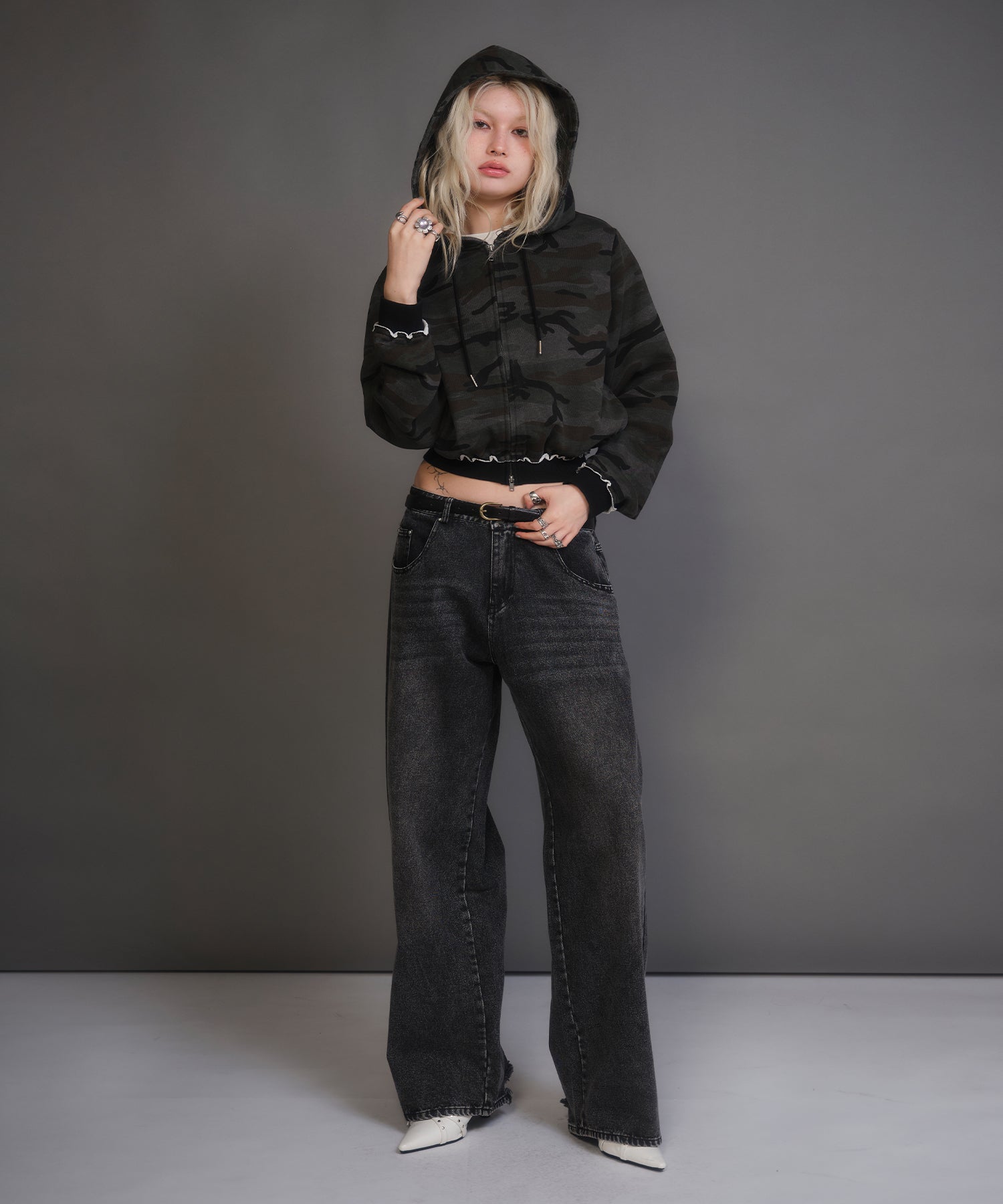 MODEL:170cm/COLOR:BLACK/SIZE:F