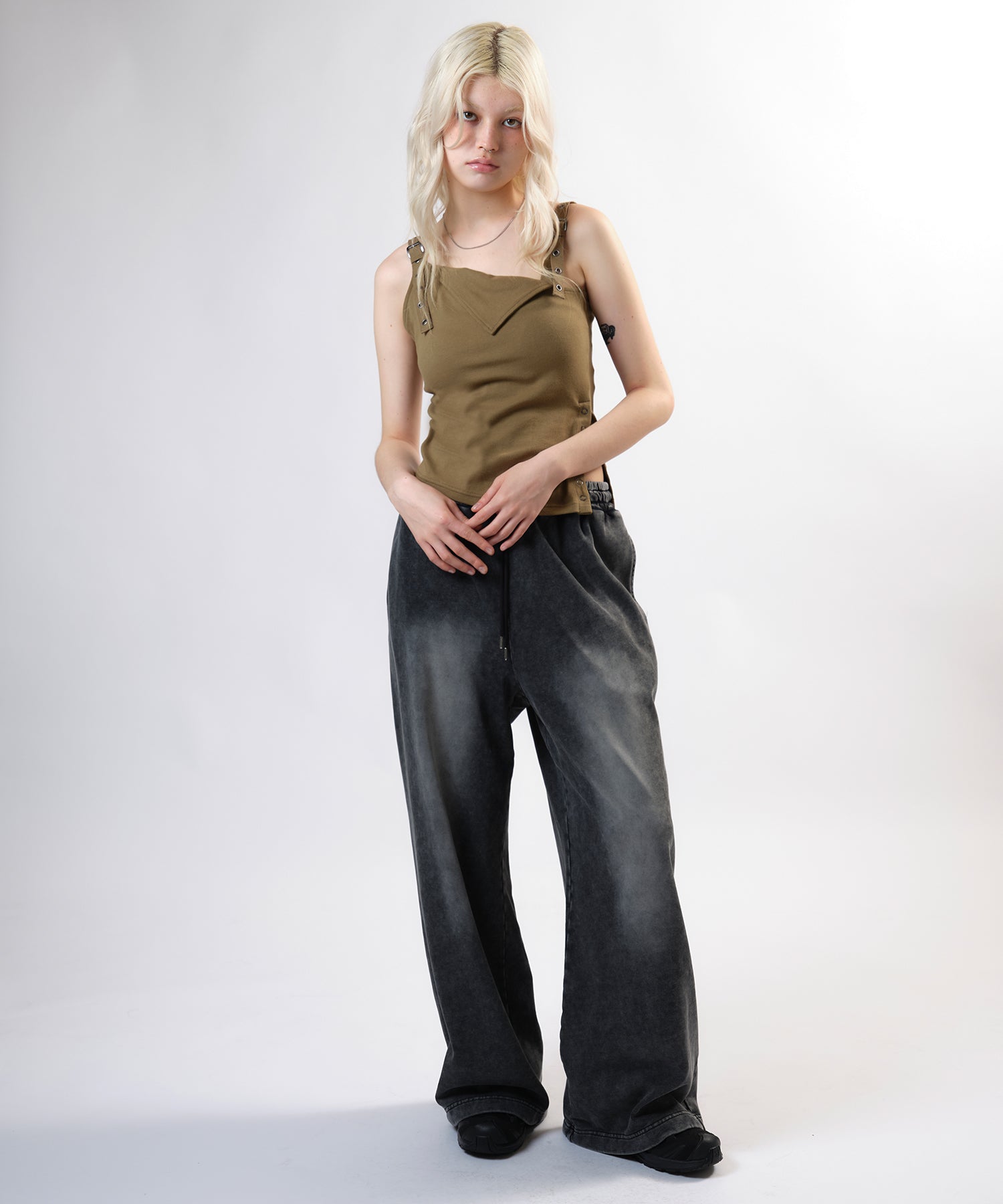 MODEL:170cm/COLOR:KHAKI/SIZE:F