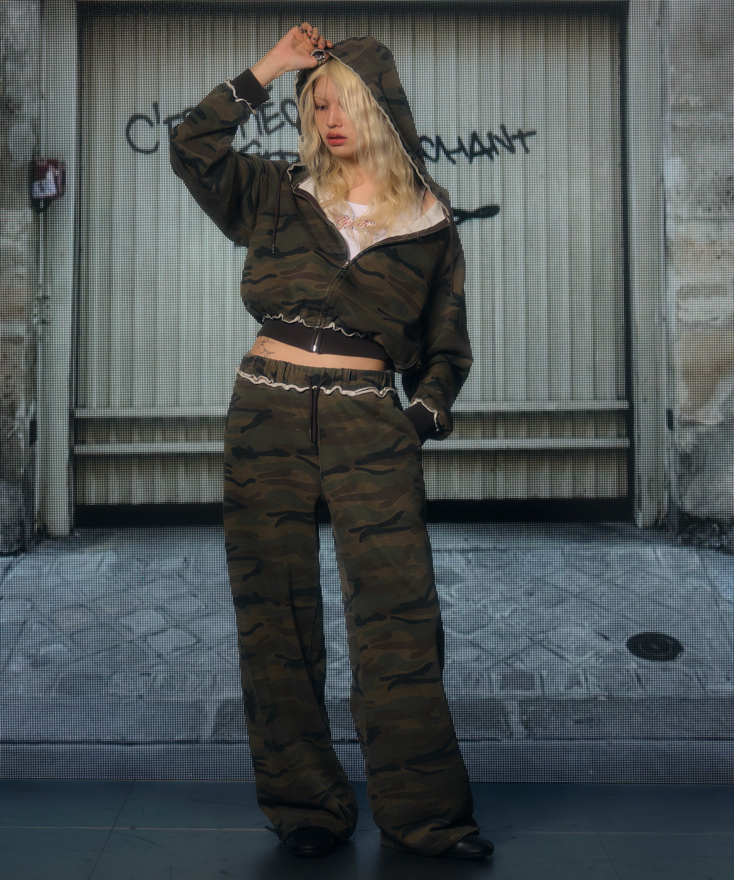 MODEL:170cm/COLOR:KHAKI/SIZE:F