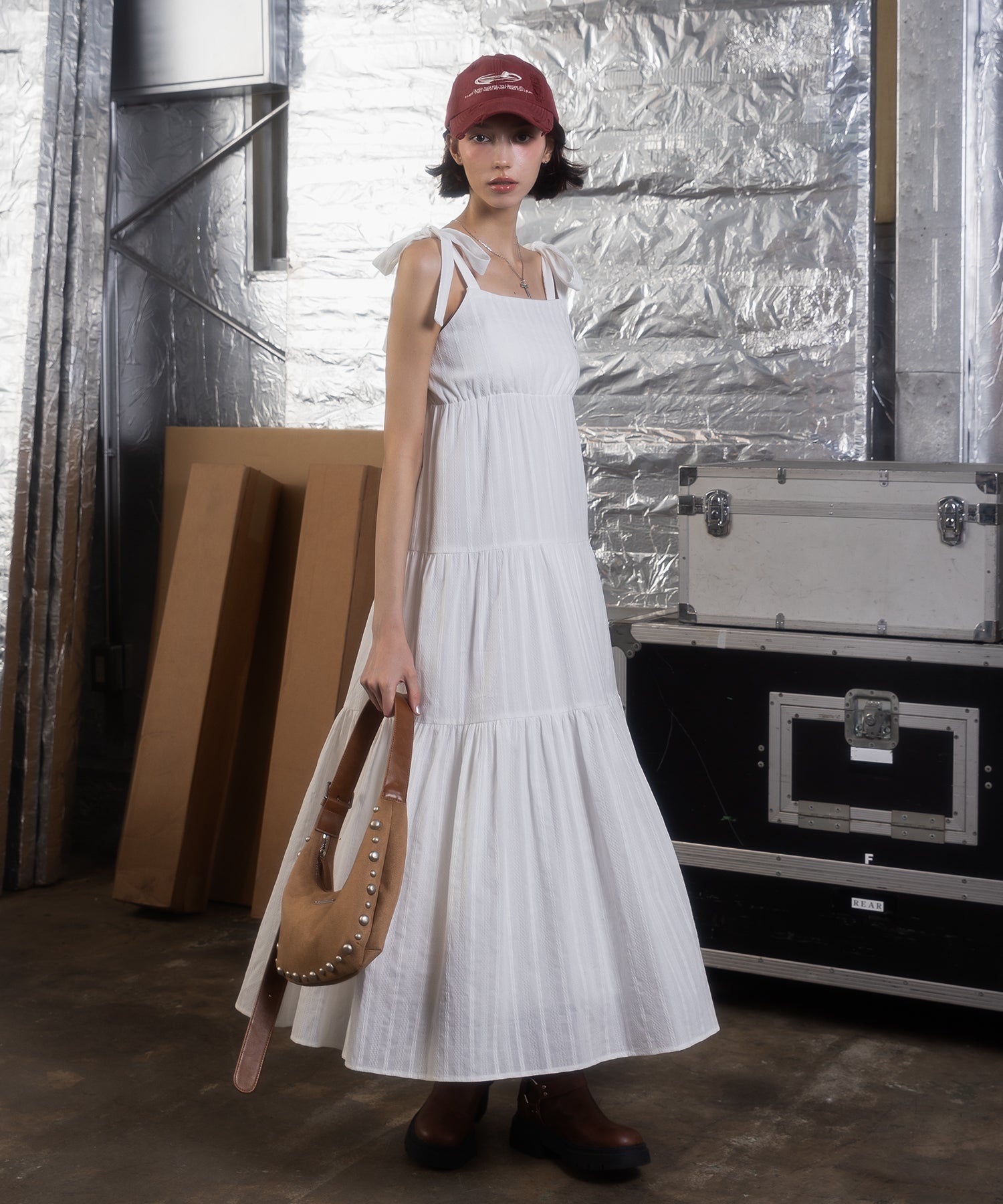 MODEL:172cm/COLOR:WHITE/SIZE:F