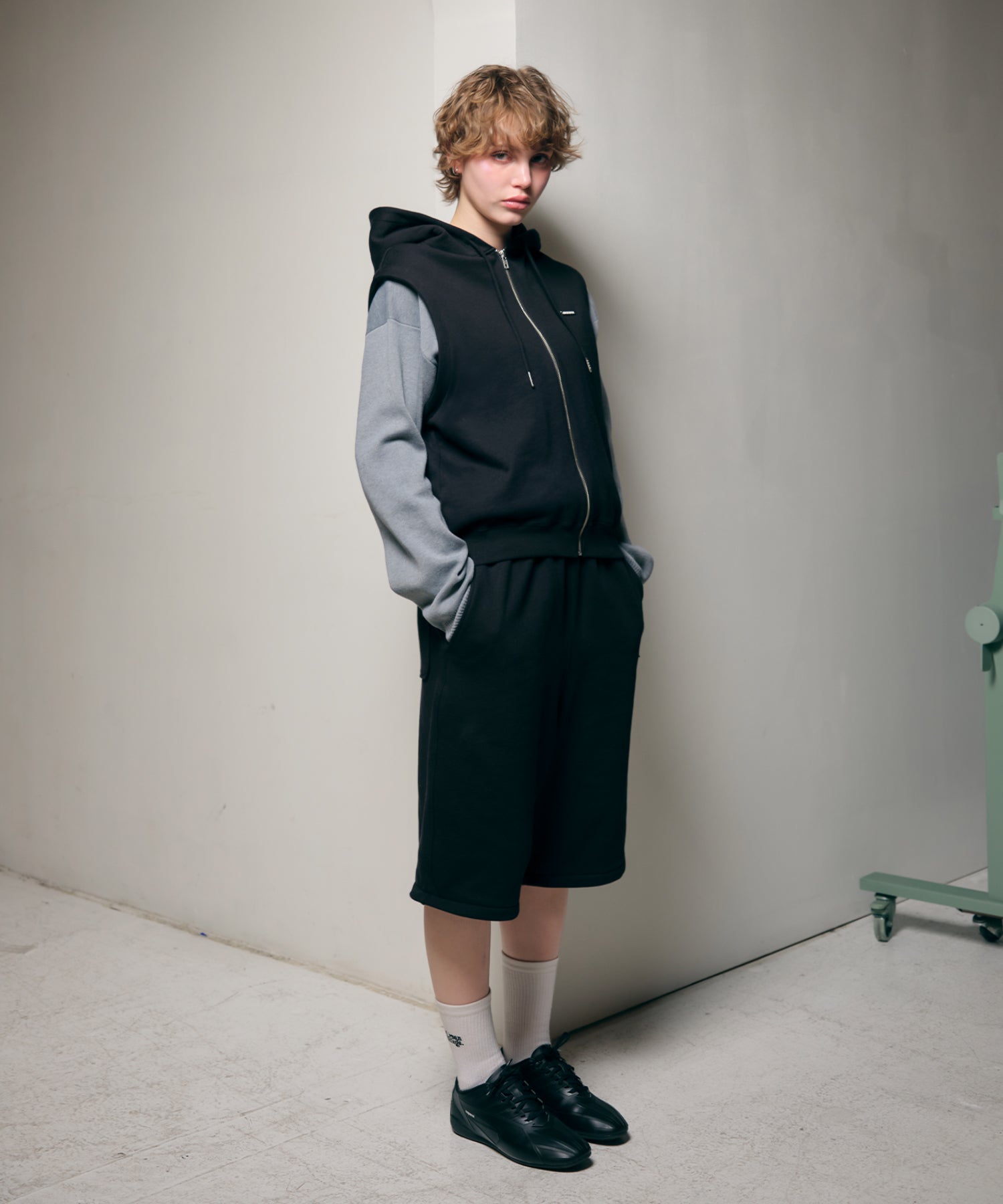 MODEL:170cm/COLOR:BLACK/SIZE:F