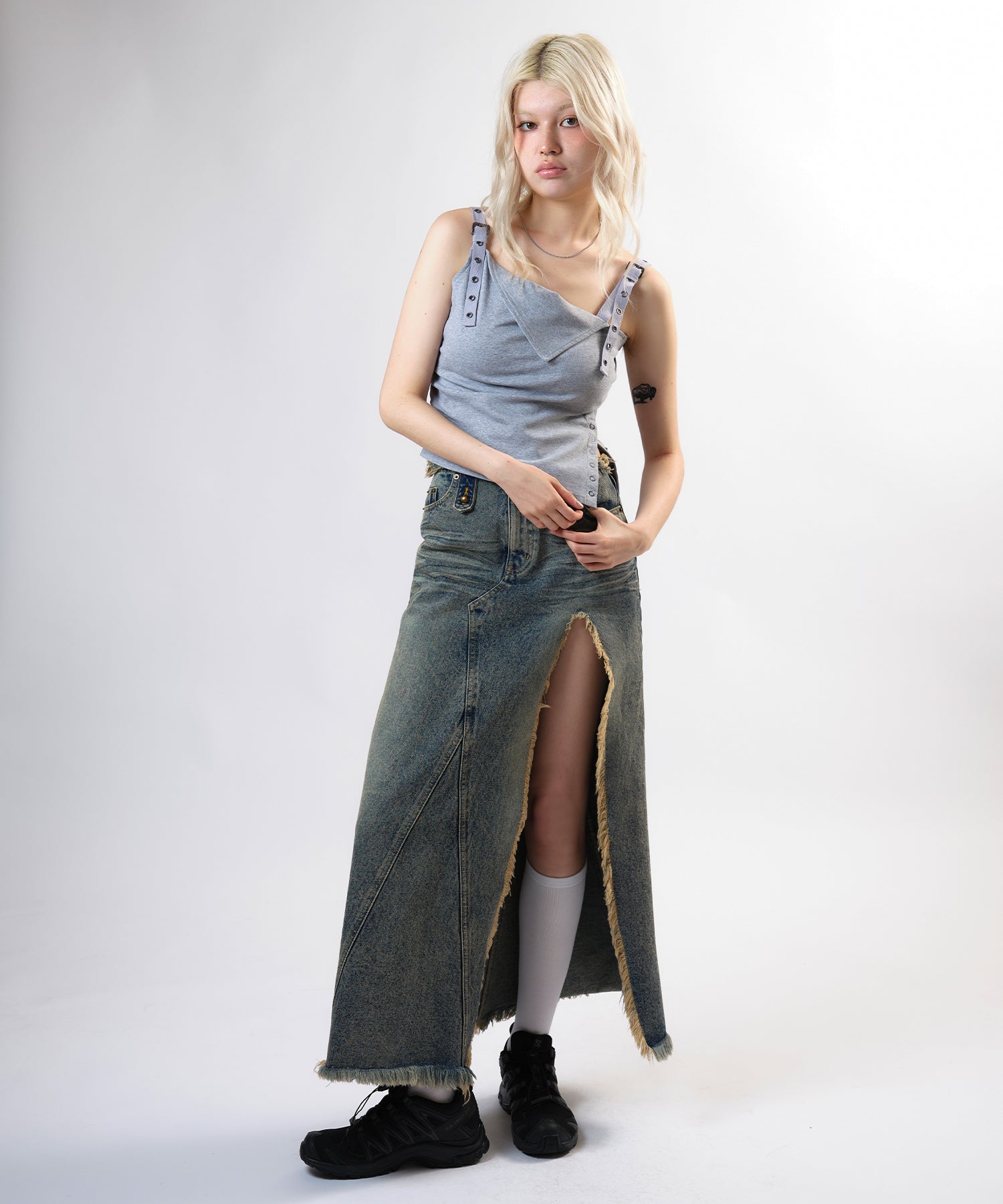 MODEL:170cm/COLOR:LIGHT BLUE/SIZE:M