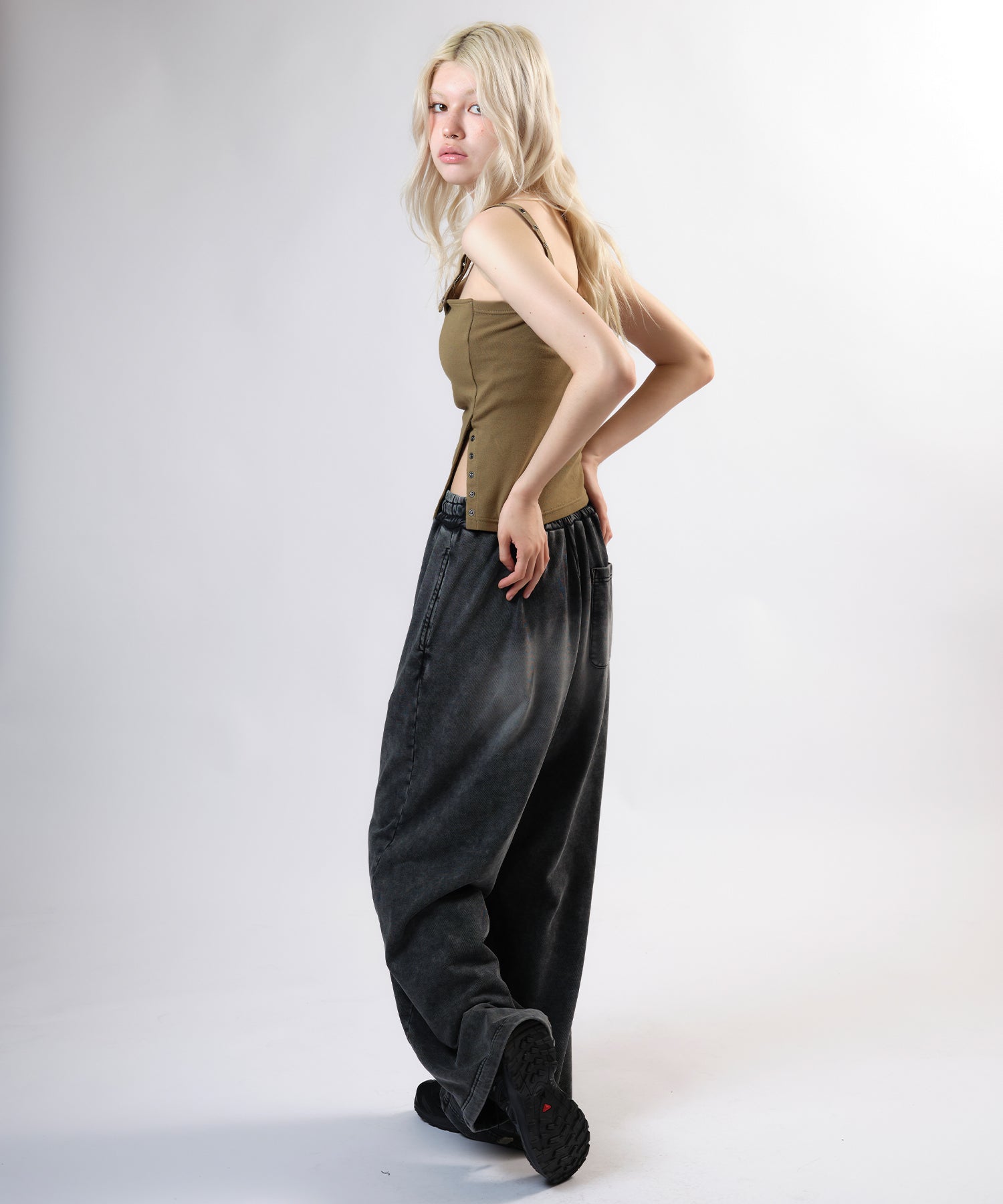 MODEL:170cm/COLOR:KHAKI/SIZE:F