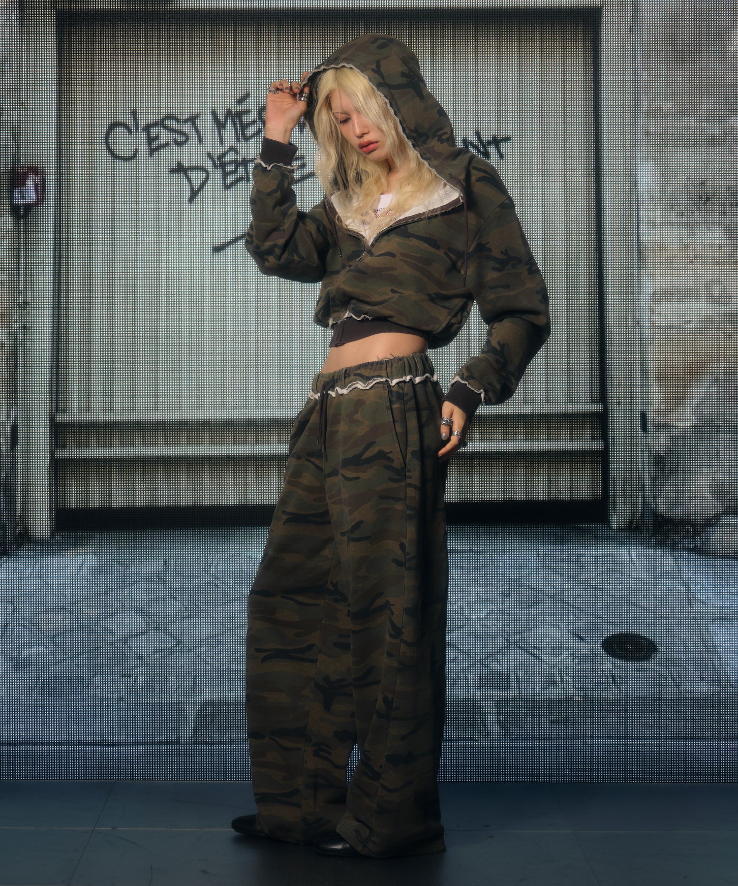 MODEL:170cm/COLOR:KHAKI/SIZE:F