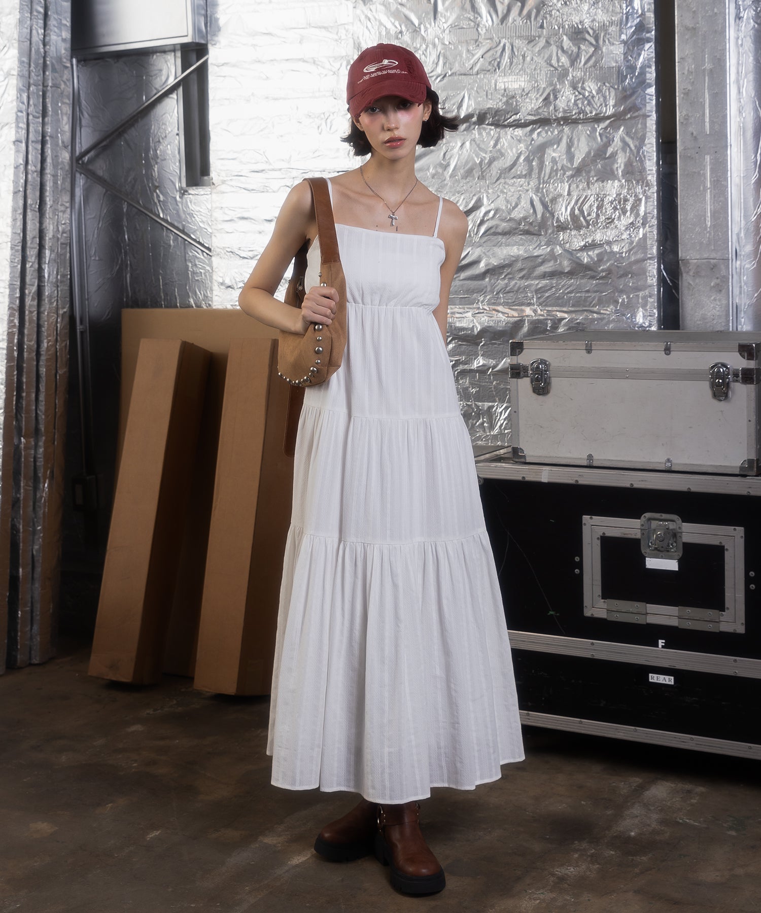 MODEL:172cm/COLOR:WHITE/SIZE:F