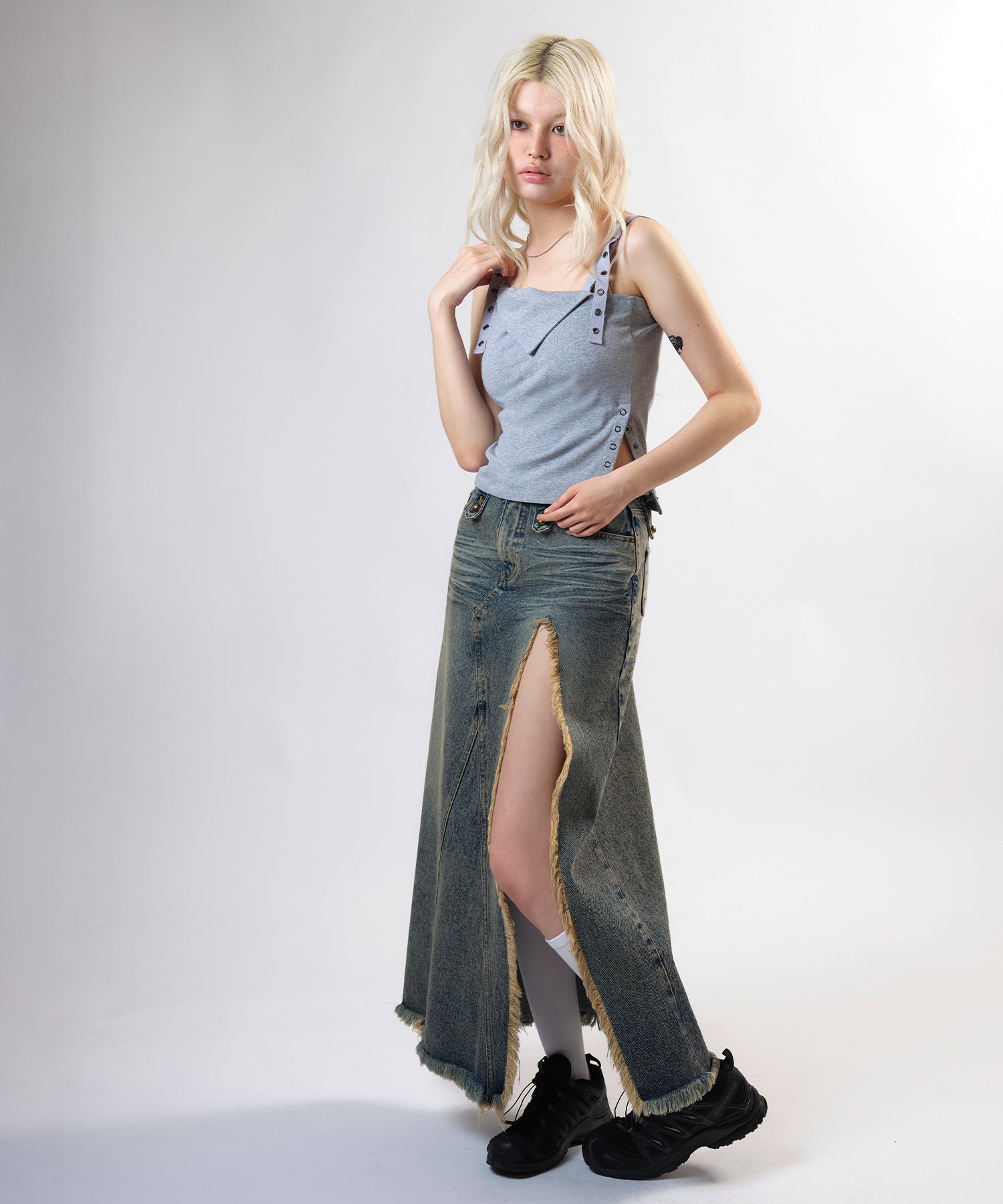 MODEL:170cm/COLOR:LIGHT BLUE/SIZE:M