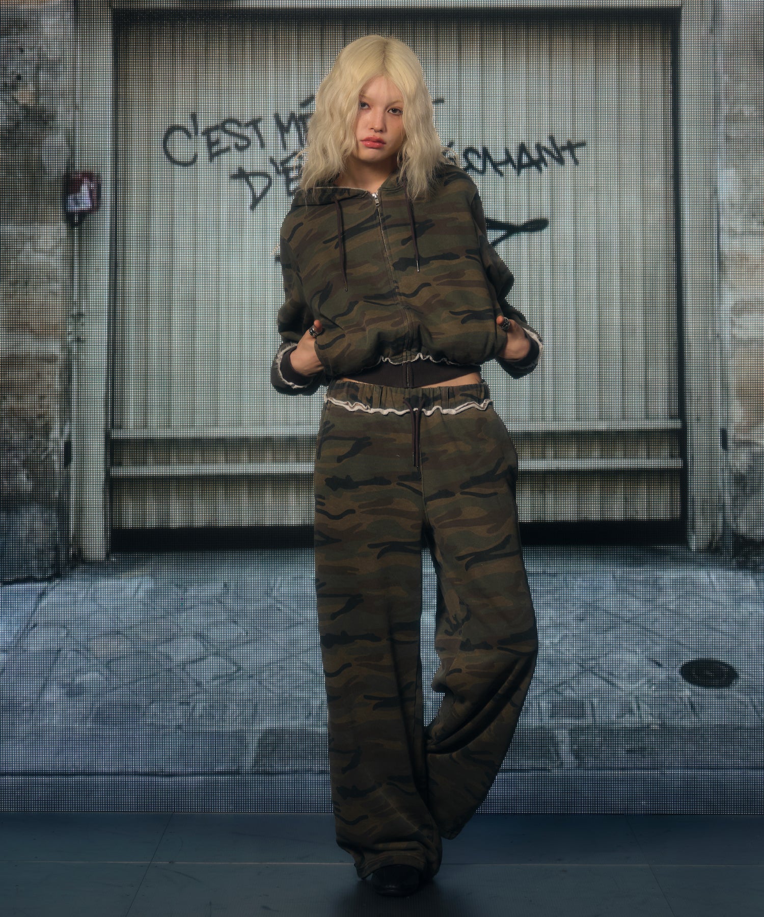 MODEL:170cm/COLOR:KHAKI/SIZE:F