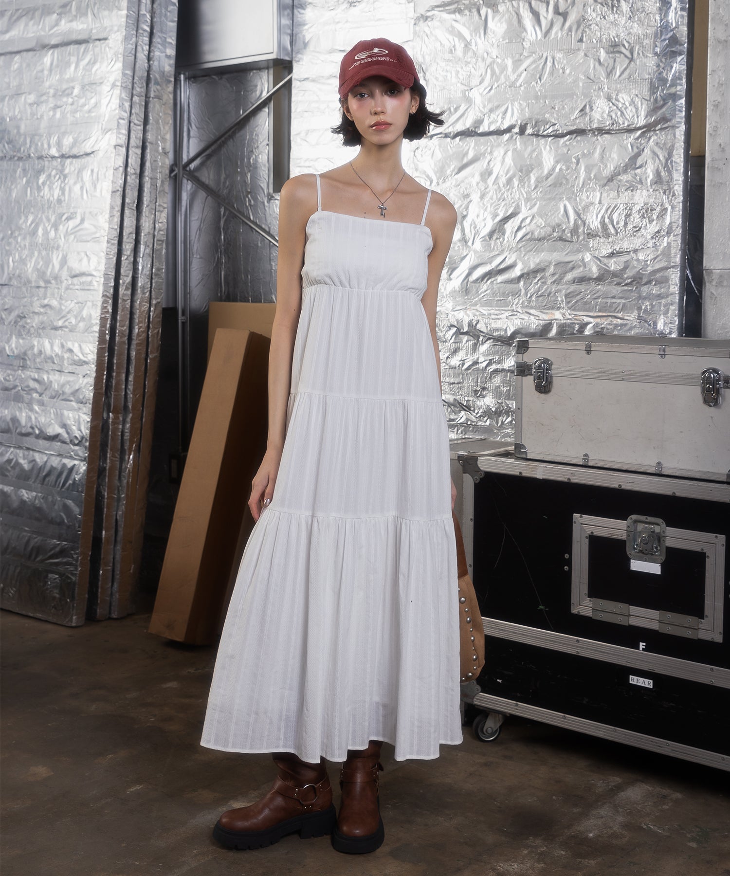 MODEL:172cm/COLOR:WHITE/SIZE:F