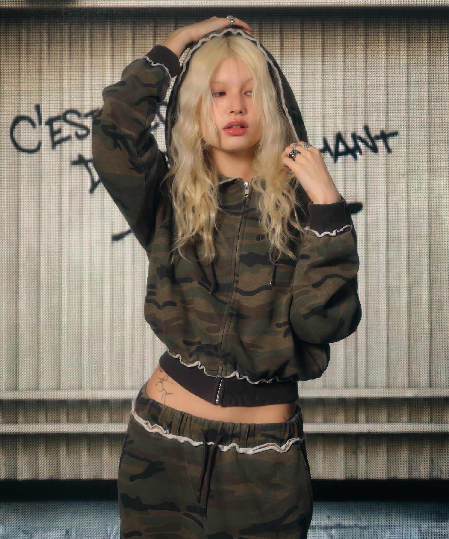 MODEL:170cm/COLOR:KHAKI/SIZE:F