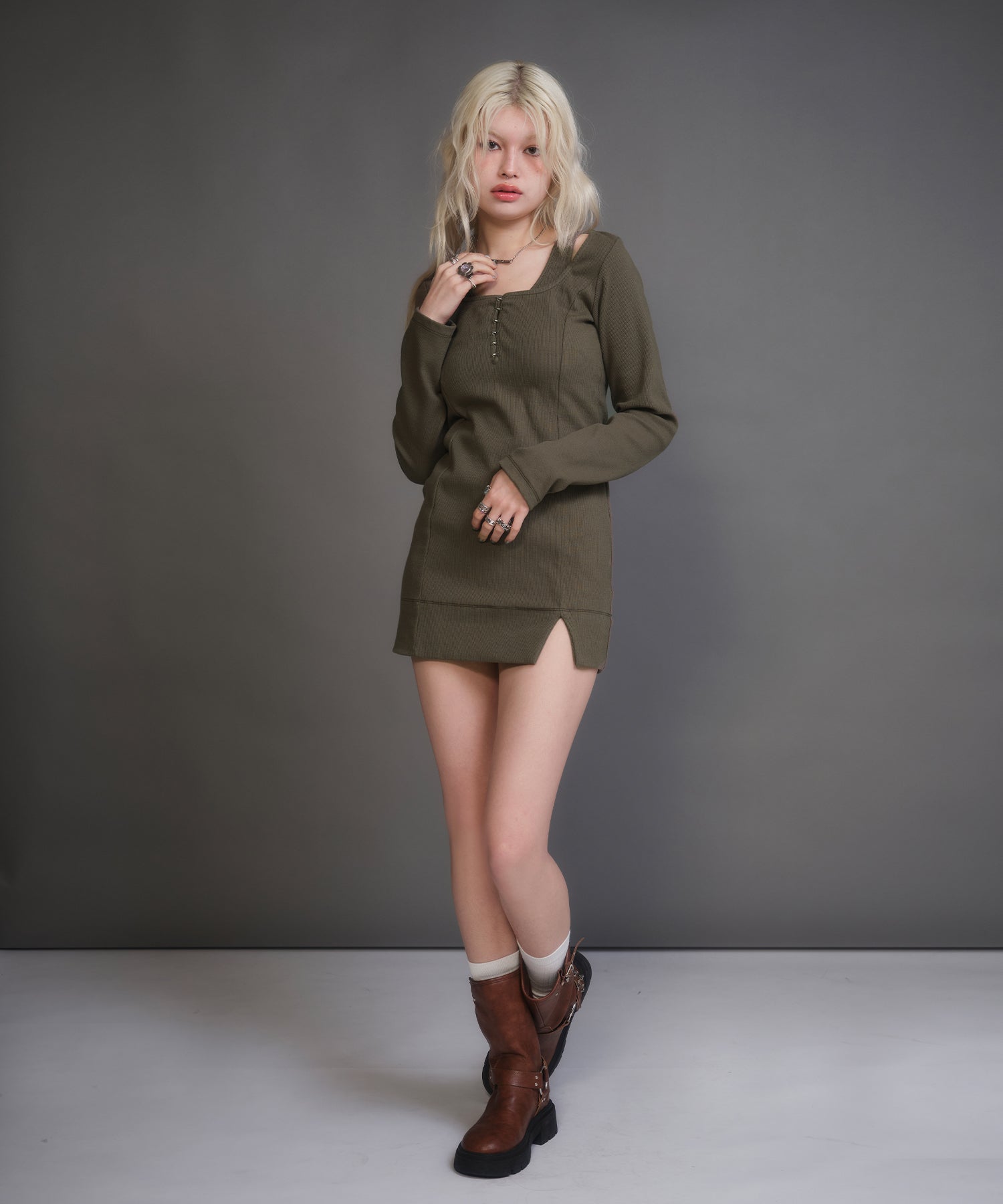 MODEL:170cm/COLOR:KHAKI/SIZE:F