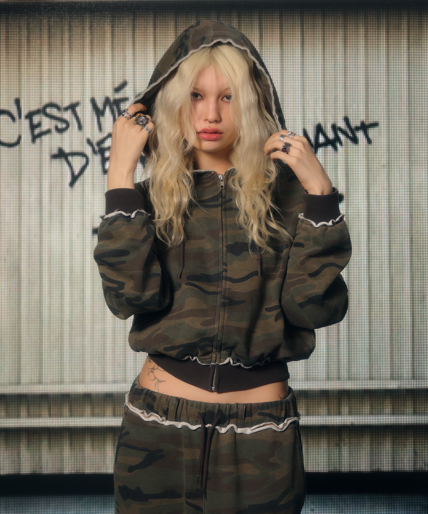 MODEL:170cm/COLOR:KHAKI/SIZE:F