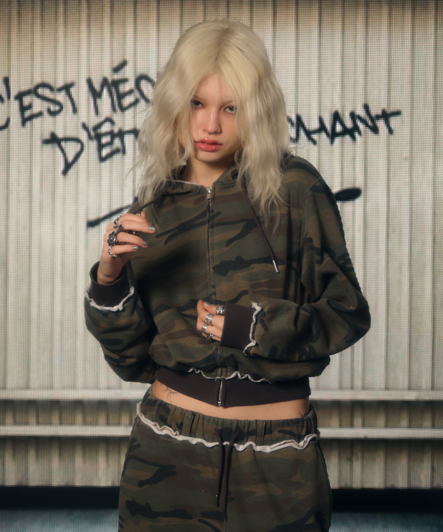 MODEL:170cm/COLOR:KHAKI/SIZE:F