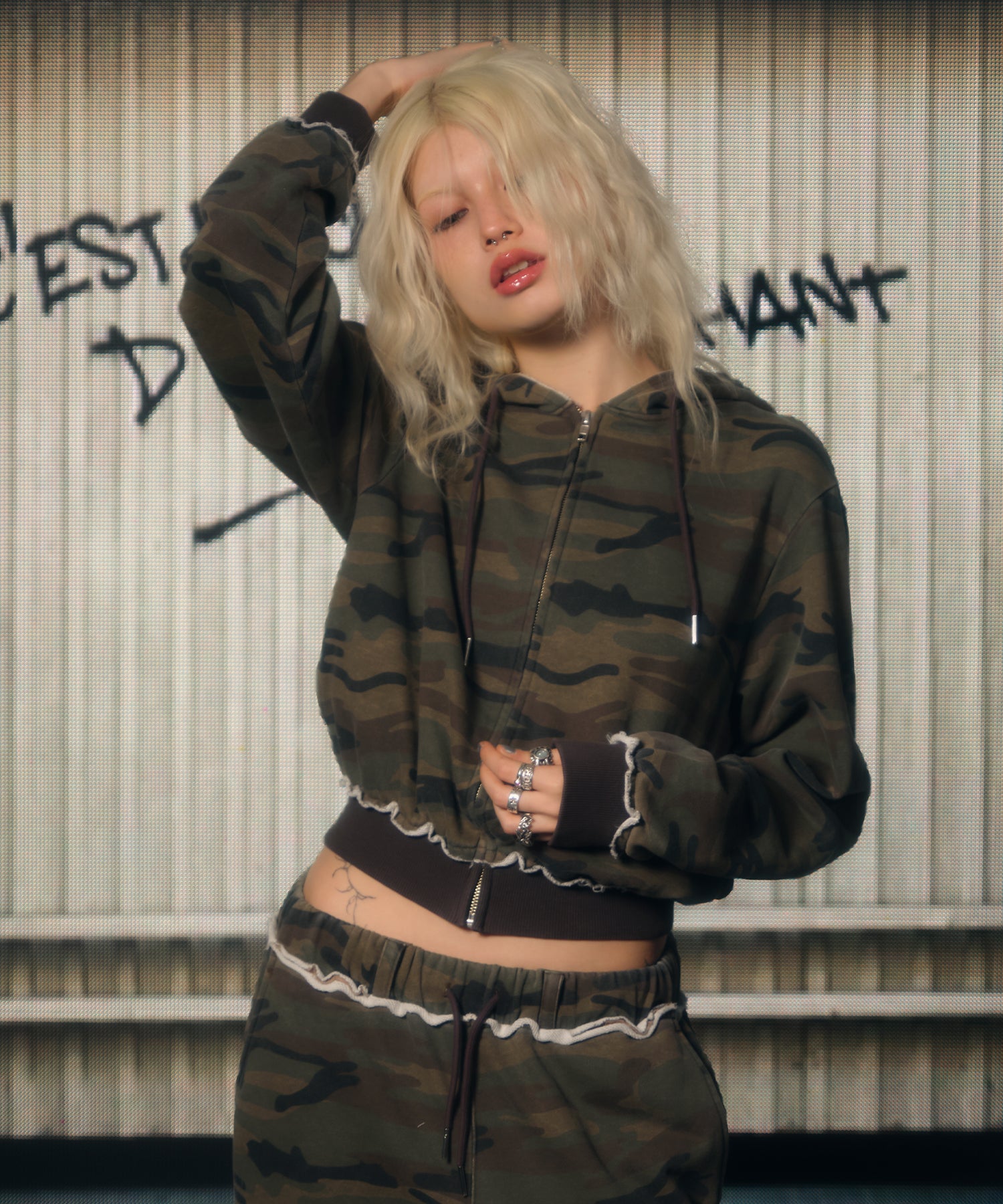 MODEL:170cm/COLOR:KHAKI/SIZE:F