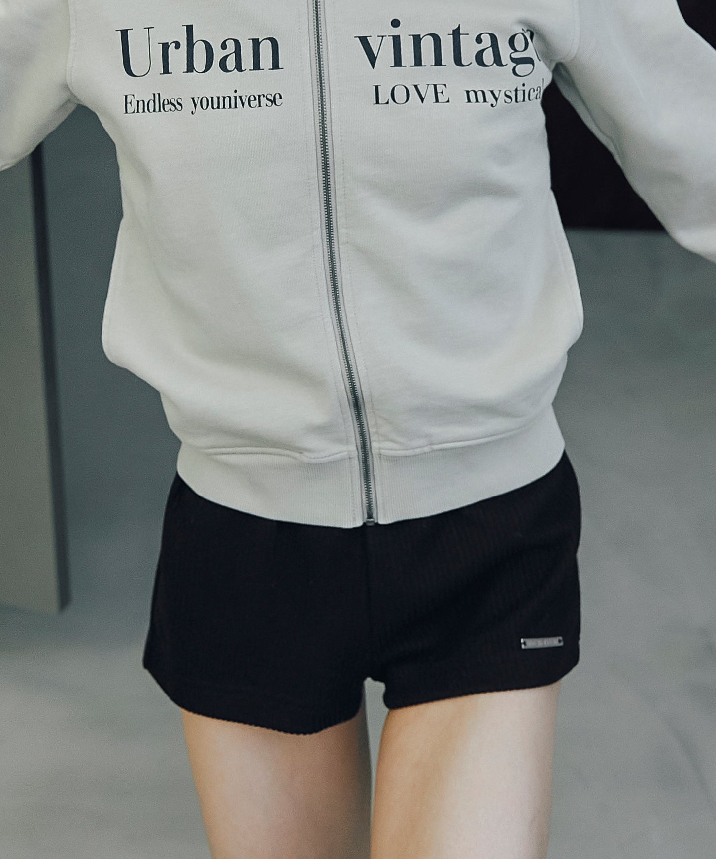 MODEL:170cm/COLOR:BLACK/SIZE:F