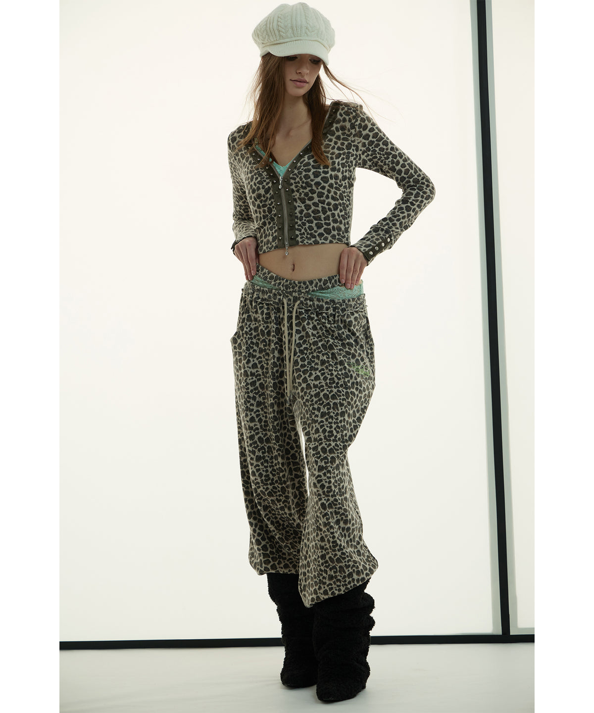 MODEL:173cm/COLOR:BRN/SIZE:F