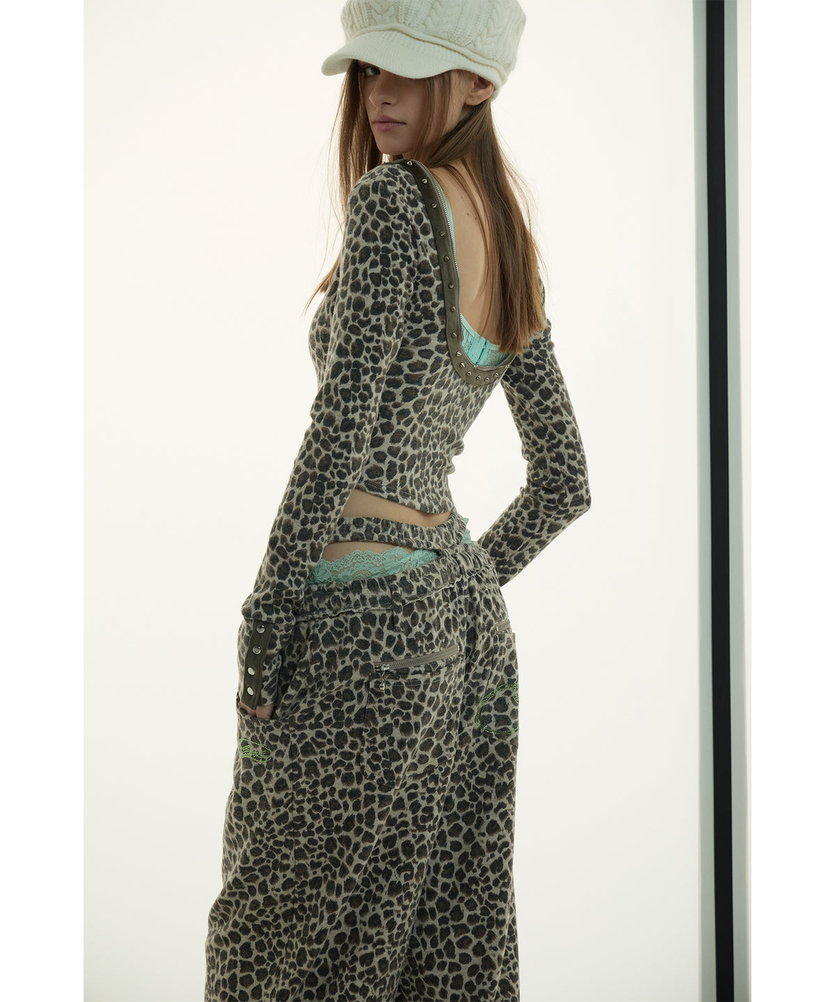 MODEL:173cm/COLOR:BRN/SIZE:F