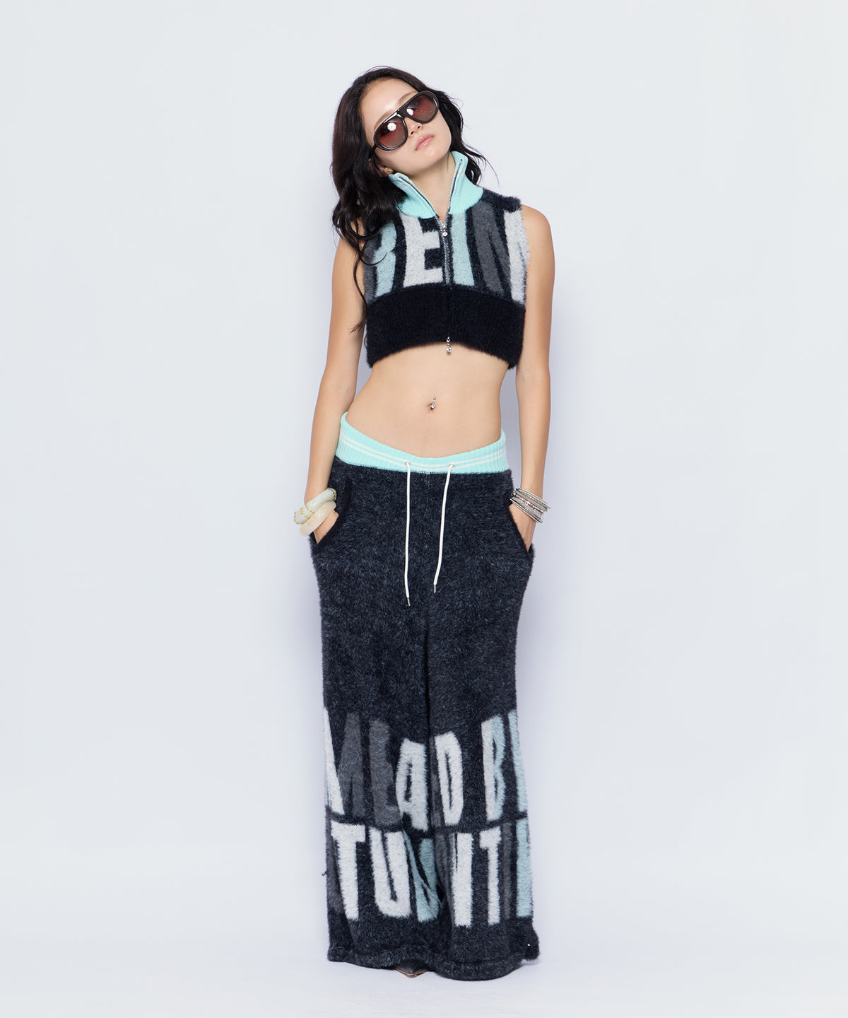 MODEL:170cm/COLOR:BLK/SIZE:F
