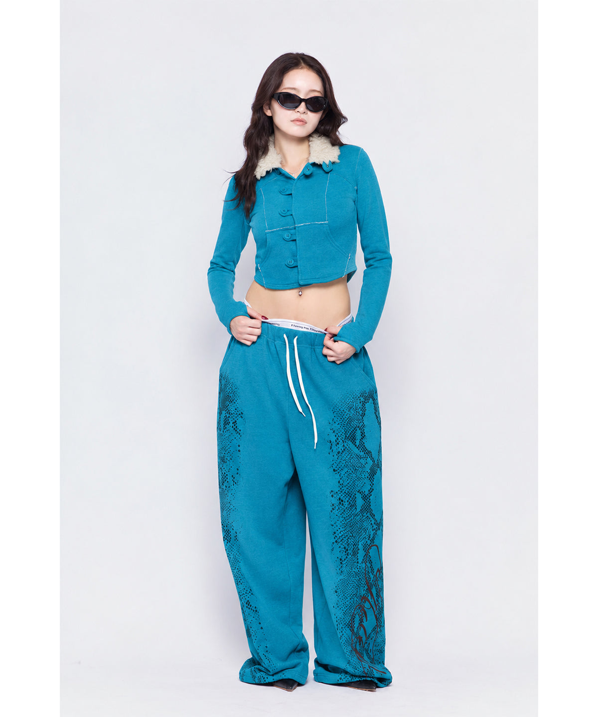 MODEL:170cm/COLOR:BLU/SIZE:F